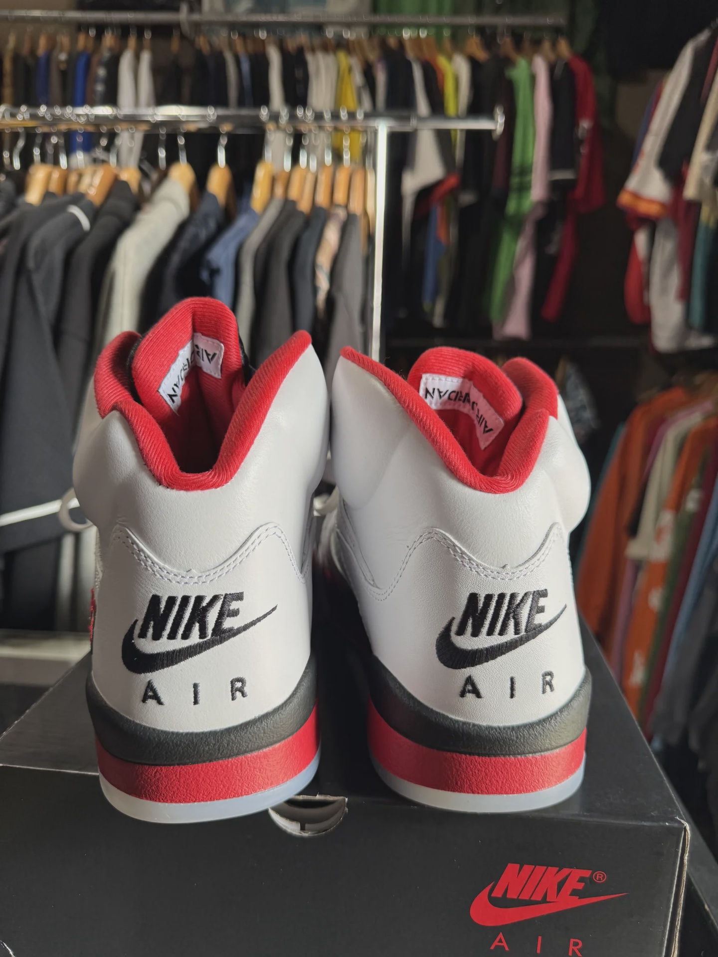 Air Jordan 5 Retro Fire Red Black Tongue (2025) • Pre-Owned [0118] - photo 3