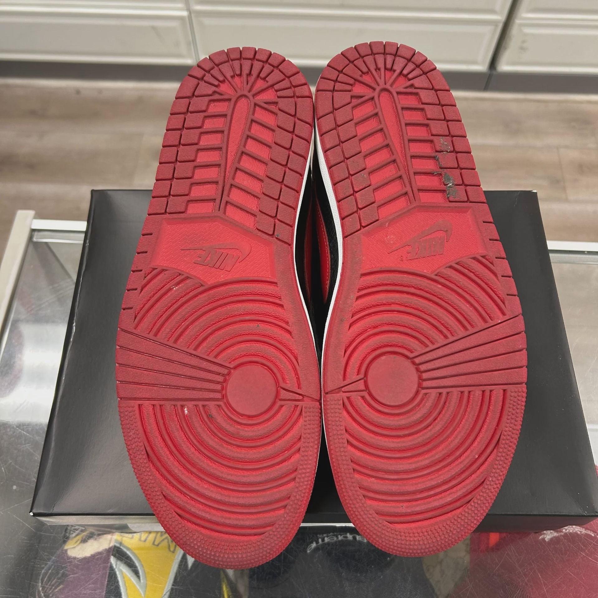 Jordan 1 Retro Low OG Banned • Pre-Owned [9030] - photo 4