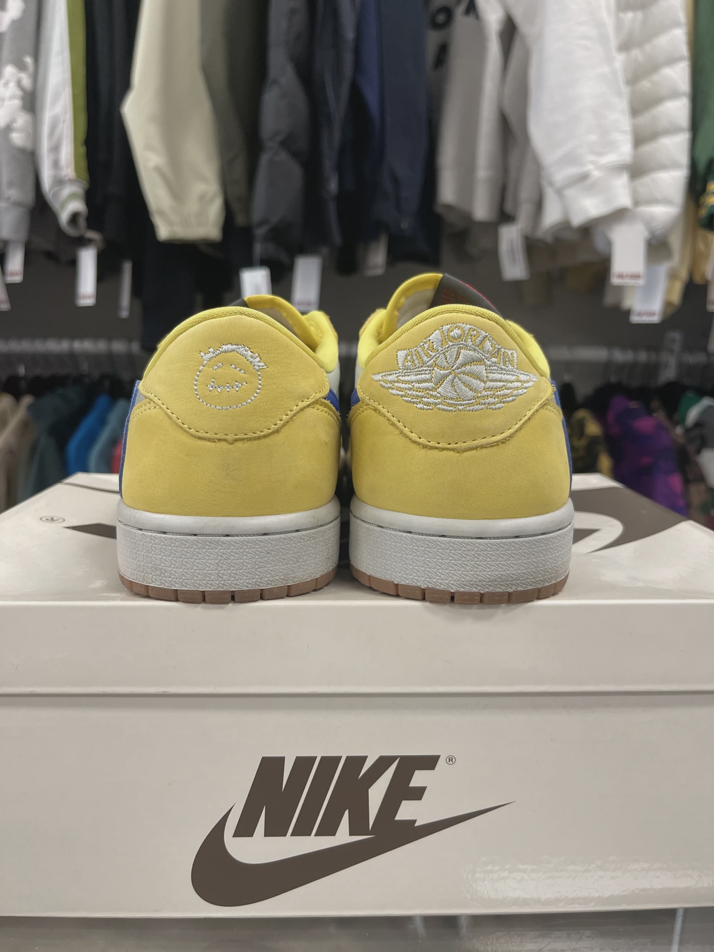 Air Jordan 1 Retro Low Original SP Travis Scott Canary (Women's) • Pre-Owned [7905] 5