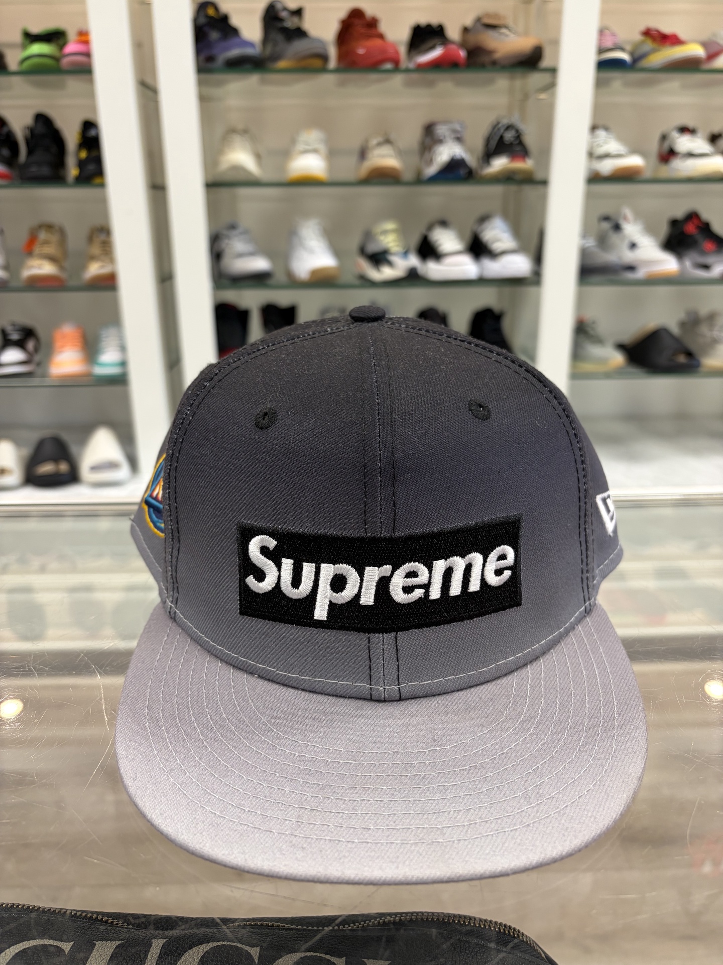 Supreme Gradient Box Logo New Era • Pre-Owned [2659] - photo 1
