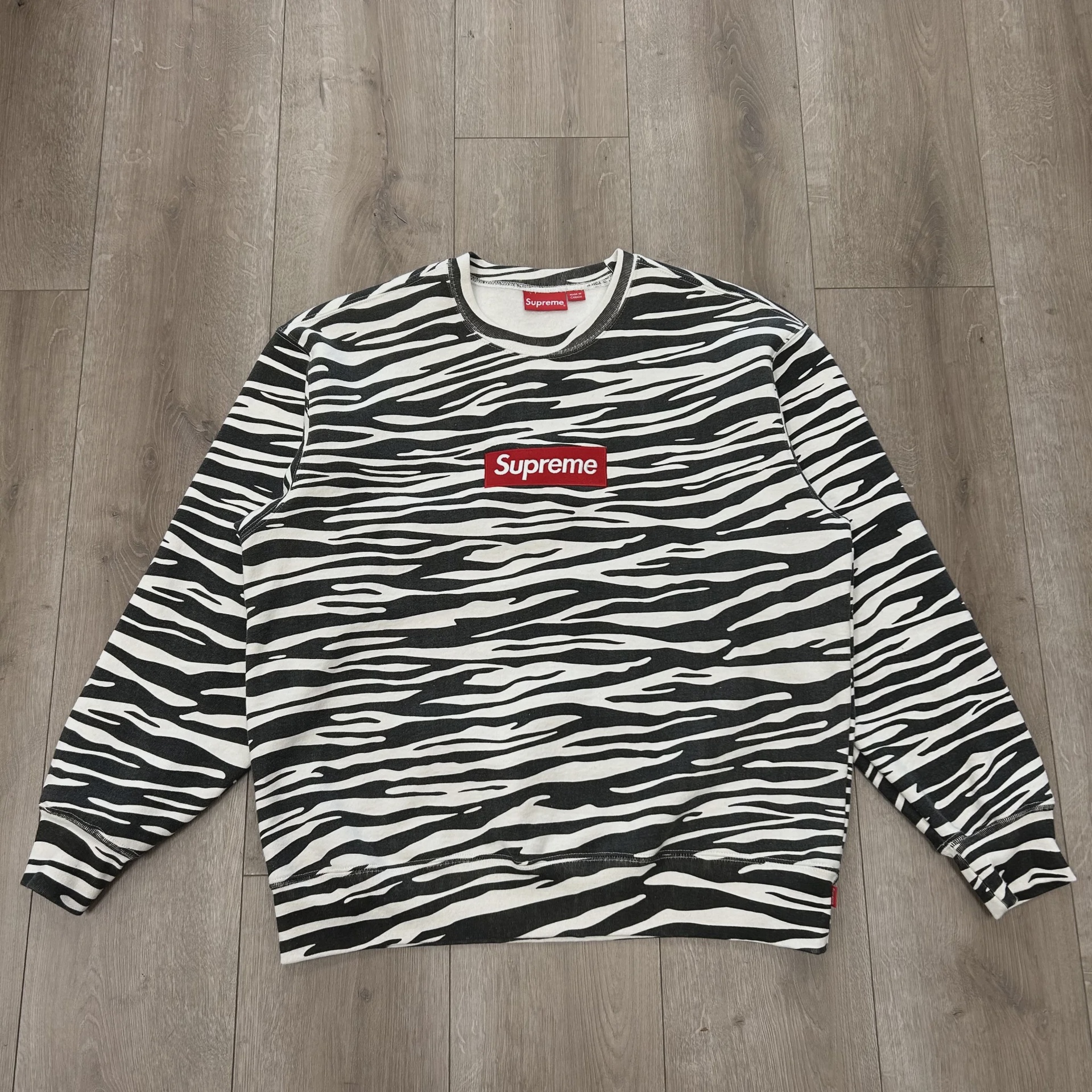 Supreme Box Logo Crewneck (FW22) Zebra • Pre-Owned [1614] - photo 1