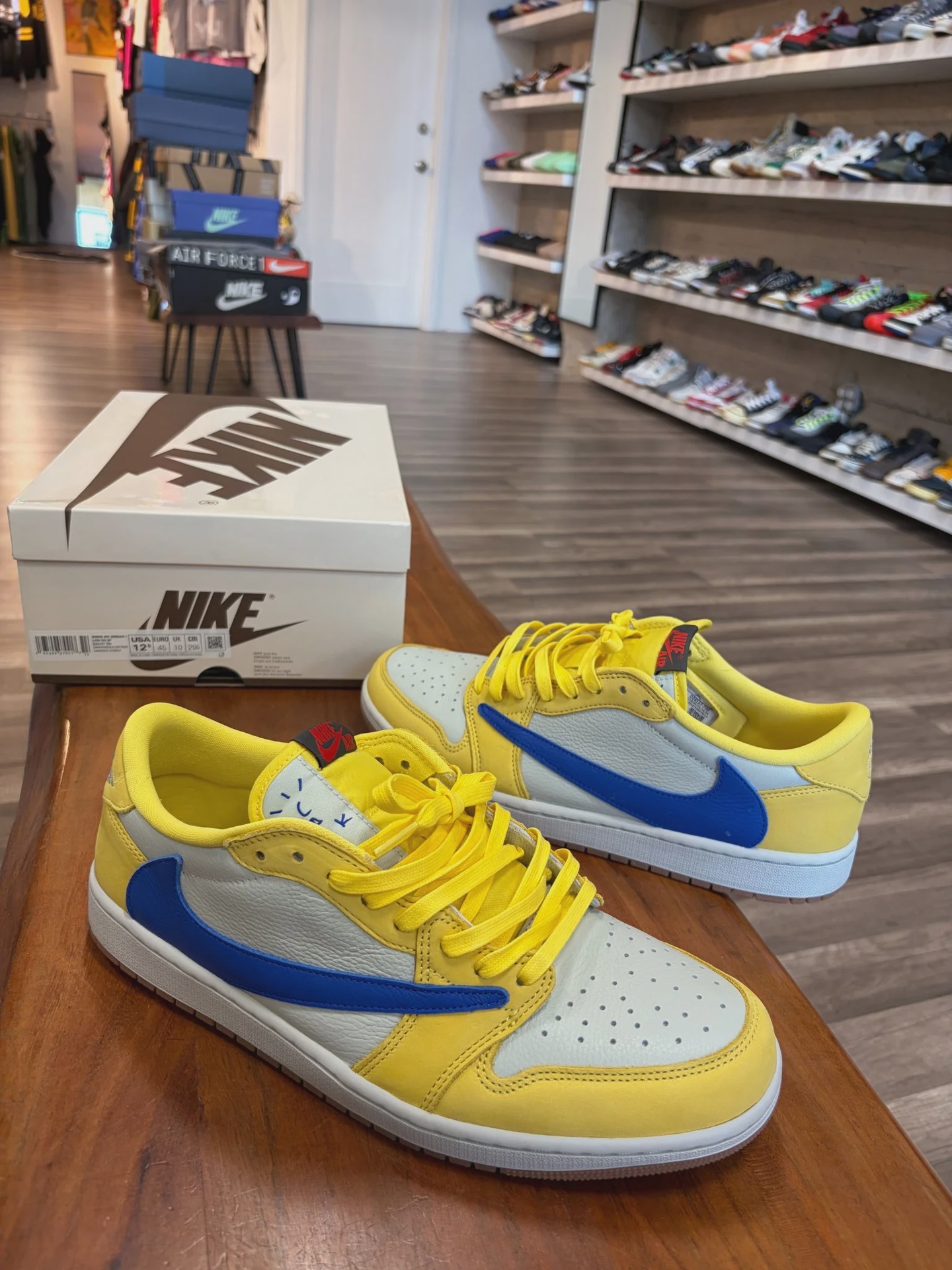 Air Jordan 1 Retro Low Original SP Travis Scott Canary (12.5 Women's) • Pre-Owned [2032] - photo 5