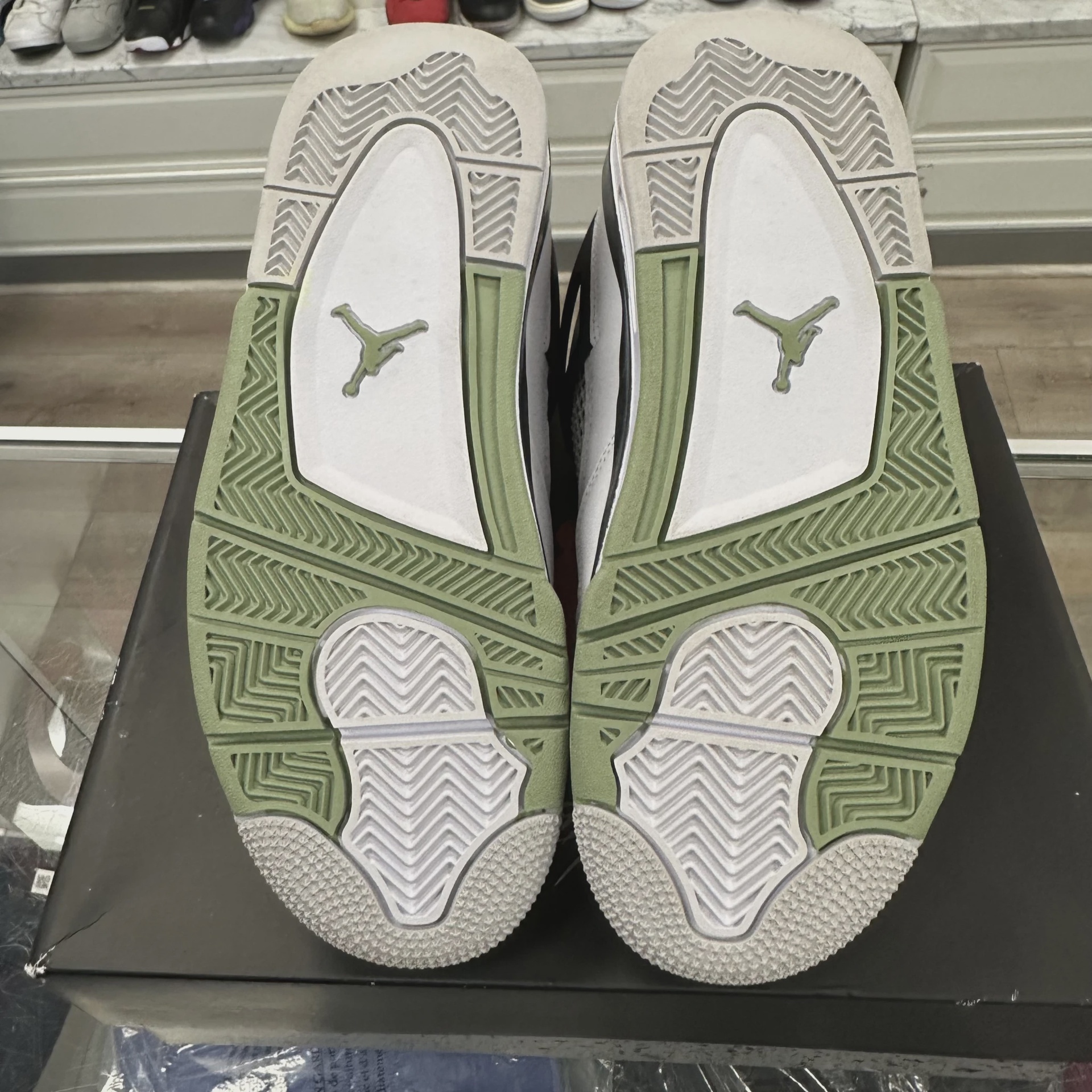 Air Jordan 4 Retro Seafoam (Women's) • Pre-Owned [2021] 4