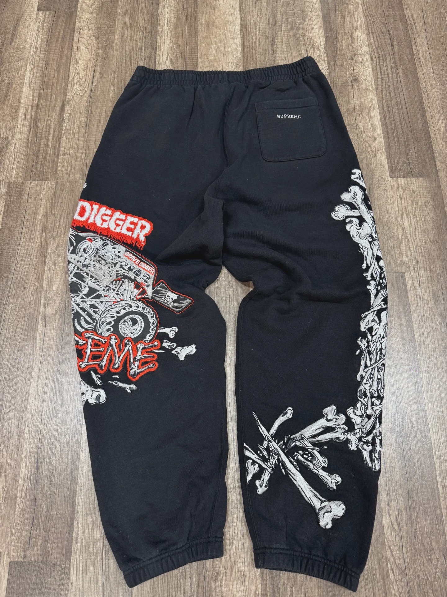 Supreme Grave Digger Bones Sweatpant Black • Brand New [1149] - photo 2