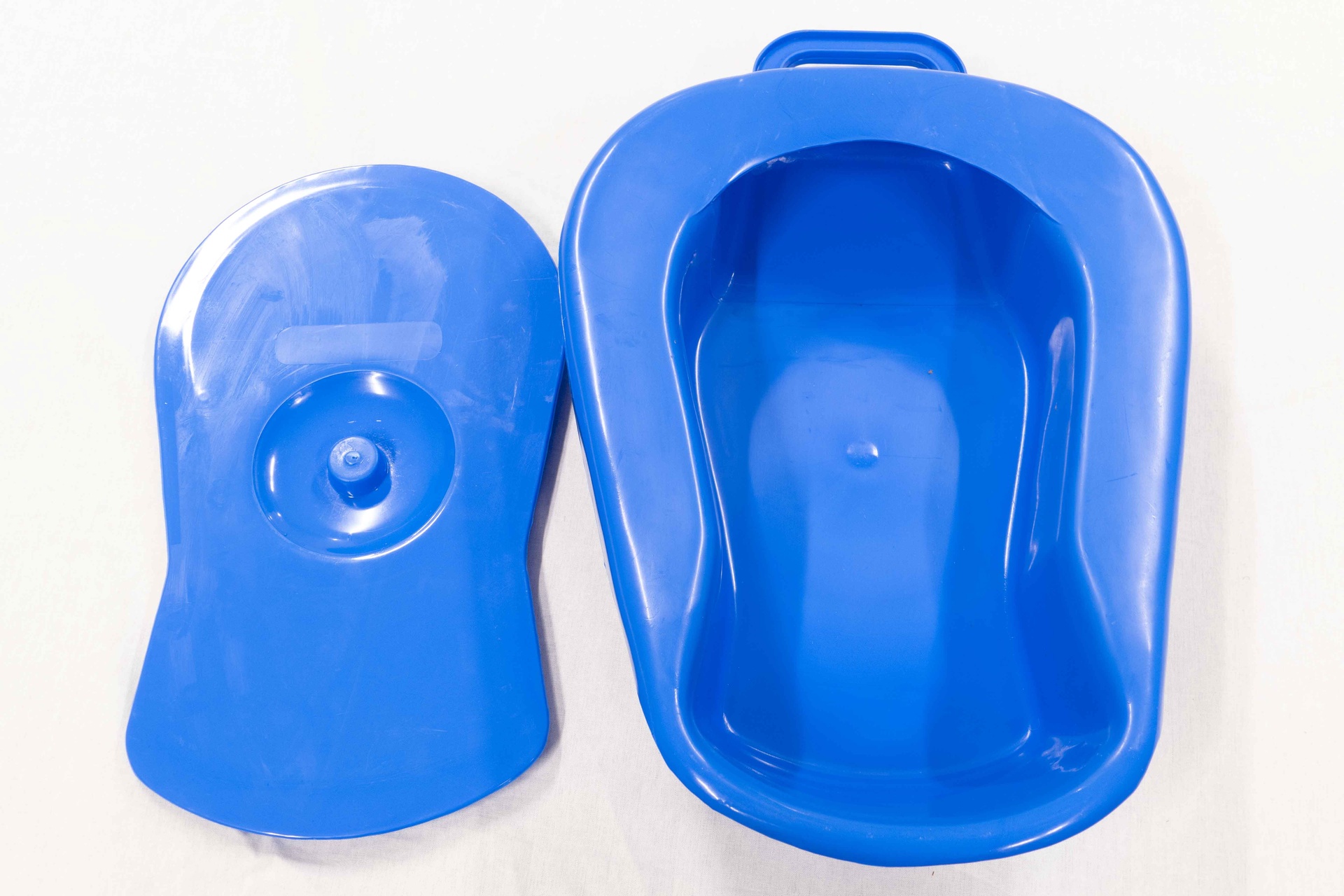 Bed Pan with Lid EASIE Living Retail Store