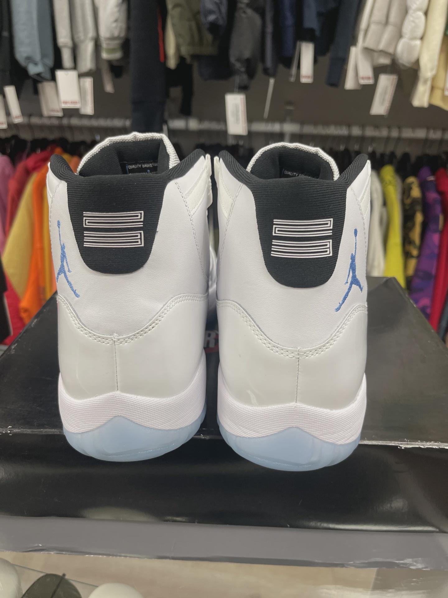 Jordan 11 Retro Legend Blue (2024) • Pre-Owned [9763] 5