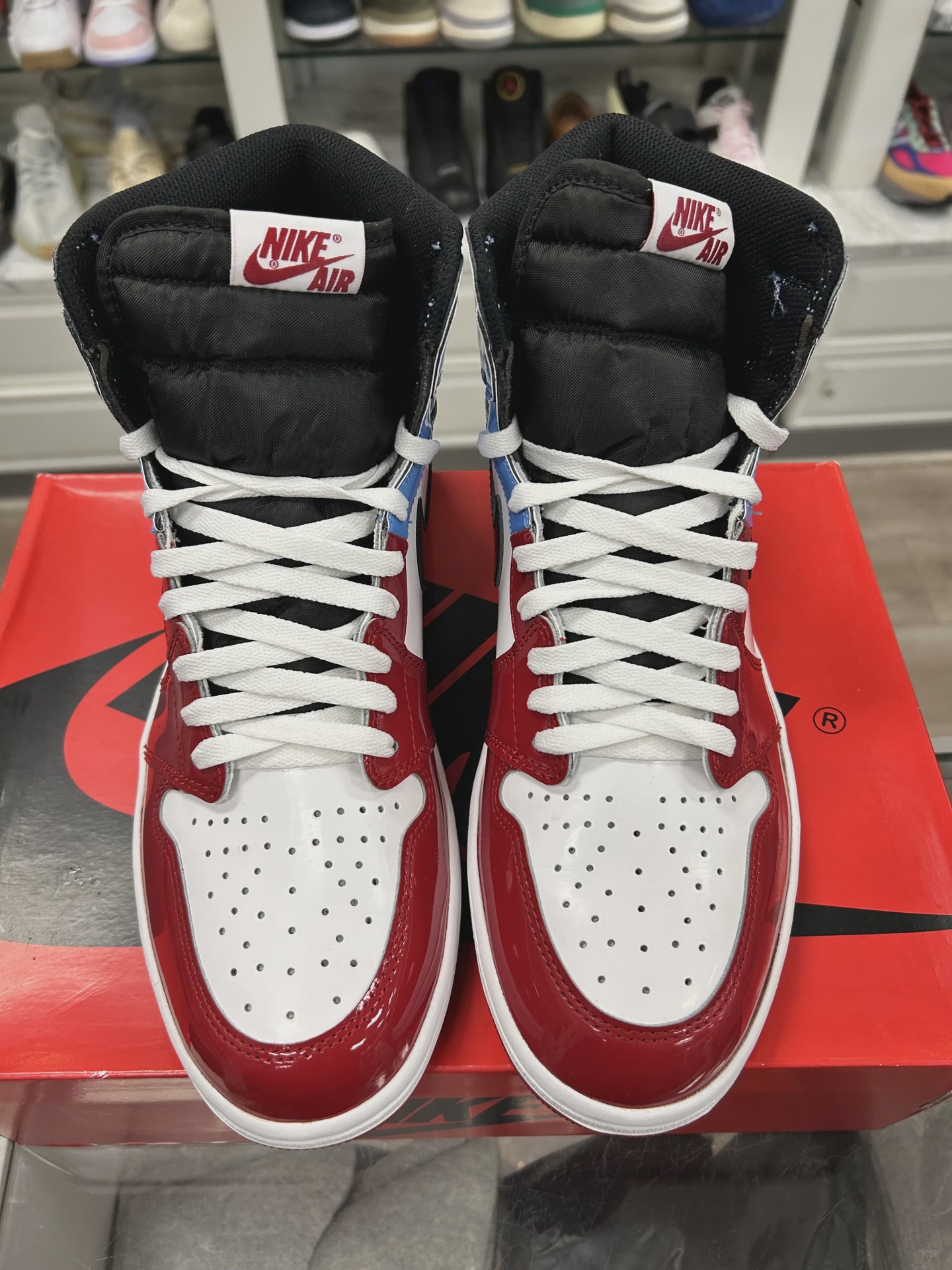 Air Jordan 1 Retro High Fearless UNC Chicago • Pre-Owned [1335] 6