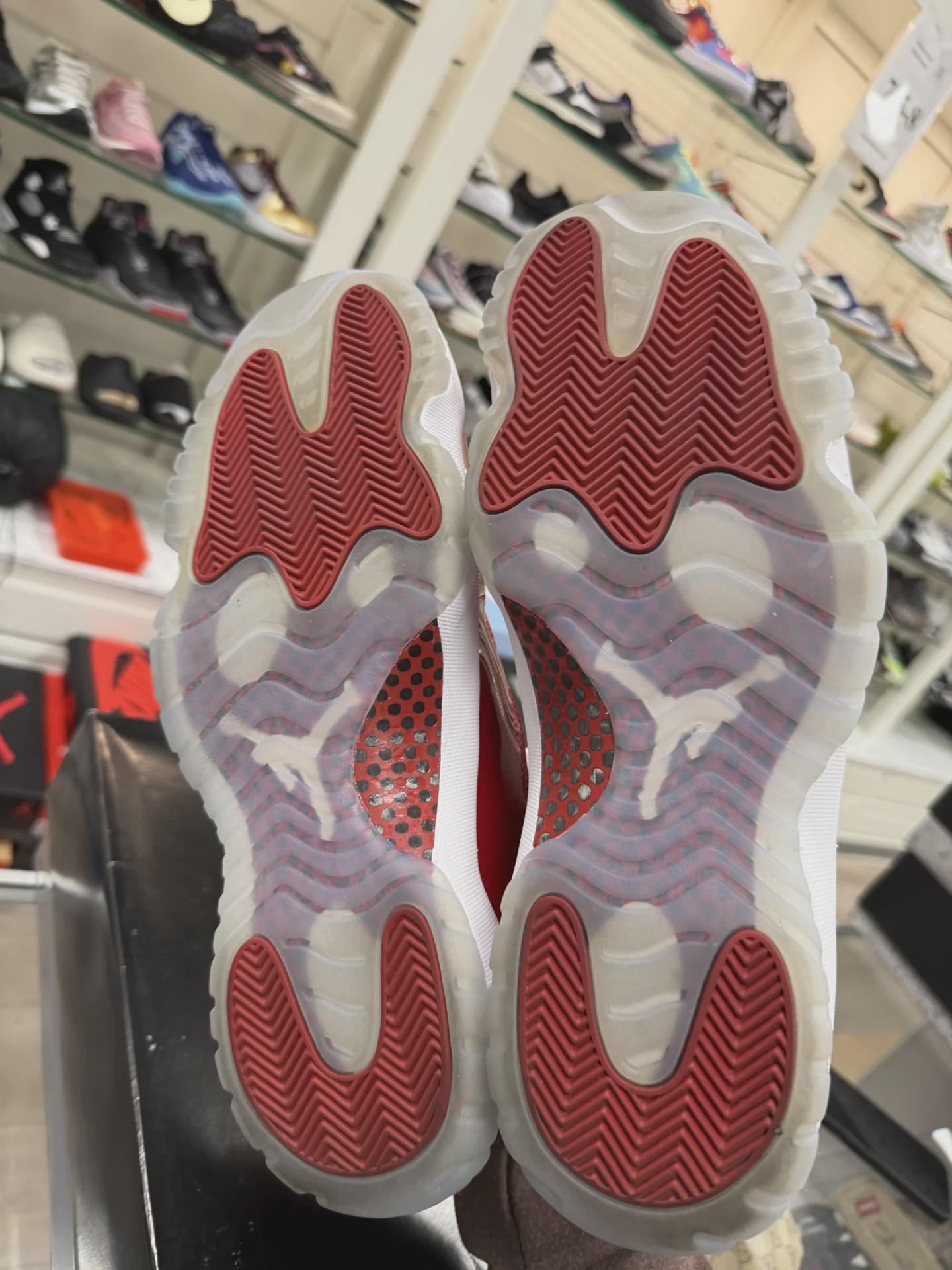 Air Jordan 11 Retro Cherry (2022) • Pre-Owned [0056] - photo 3