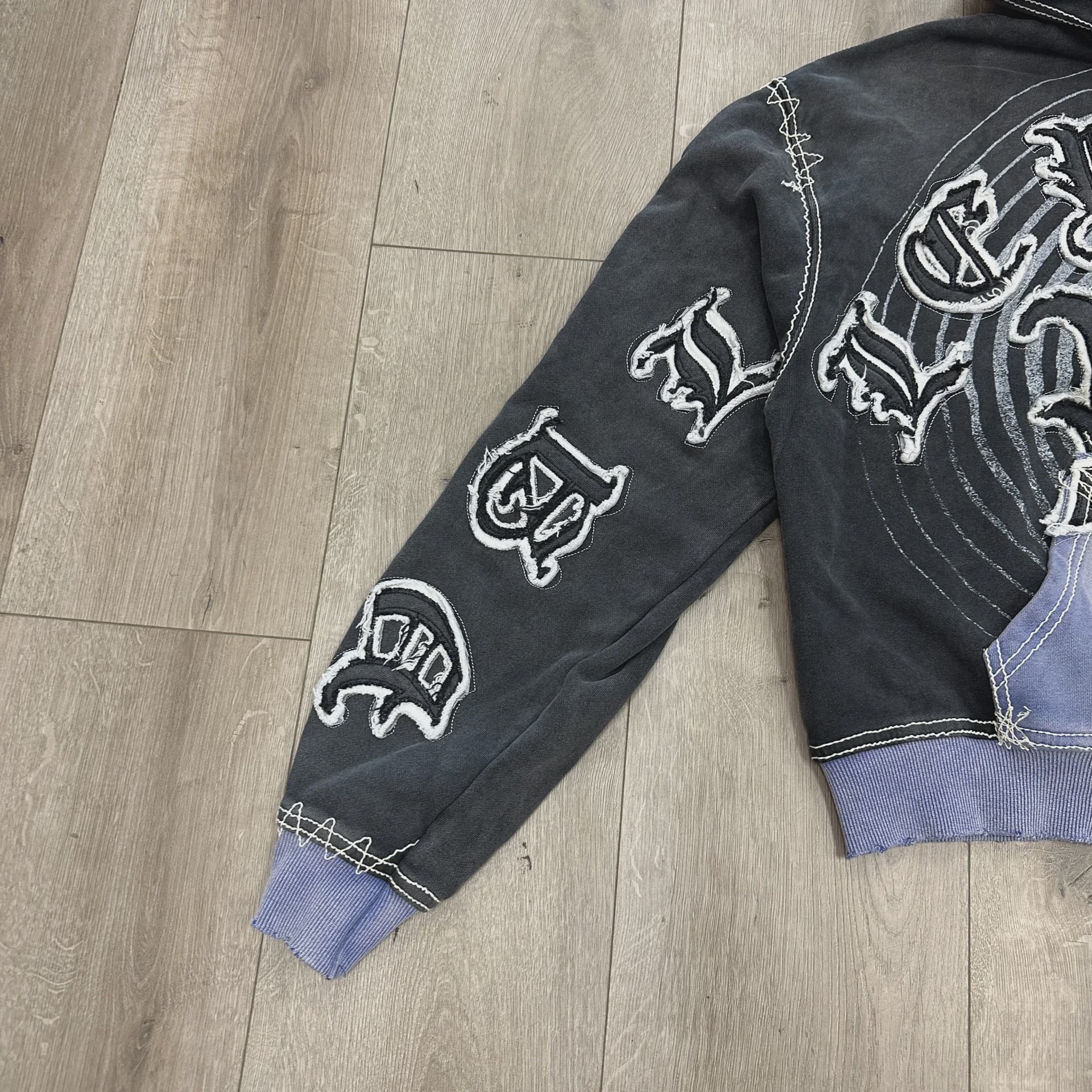 Vale Forever "Hypnotiq" Zip-Up Hoodie in Black • Pre-Owned [0720] - photo 9