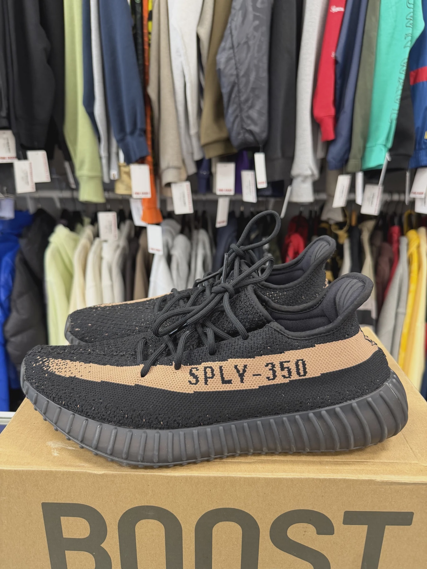 adidas Yeezy Boost 350 V2 Core Black Copper • Pre-Owned [9907] - photo 4