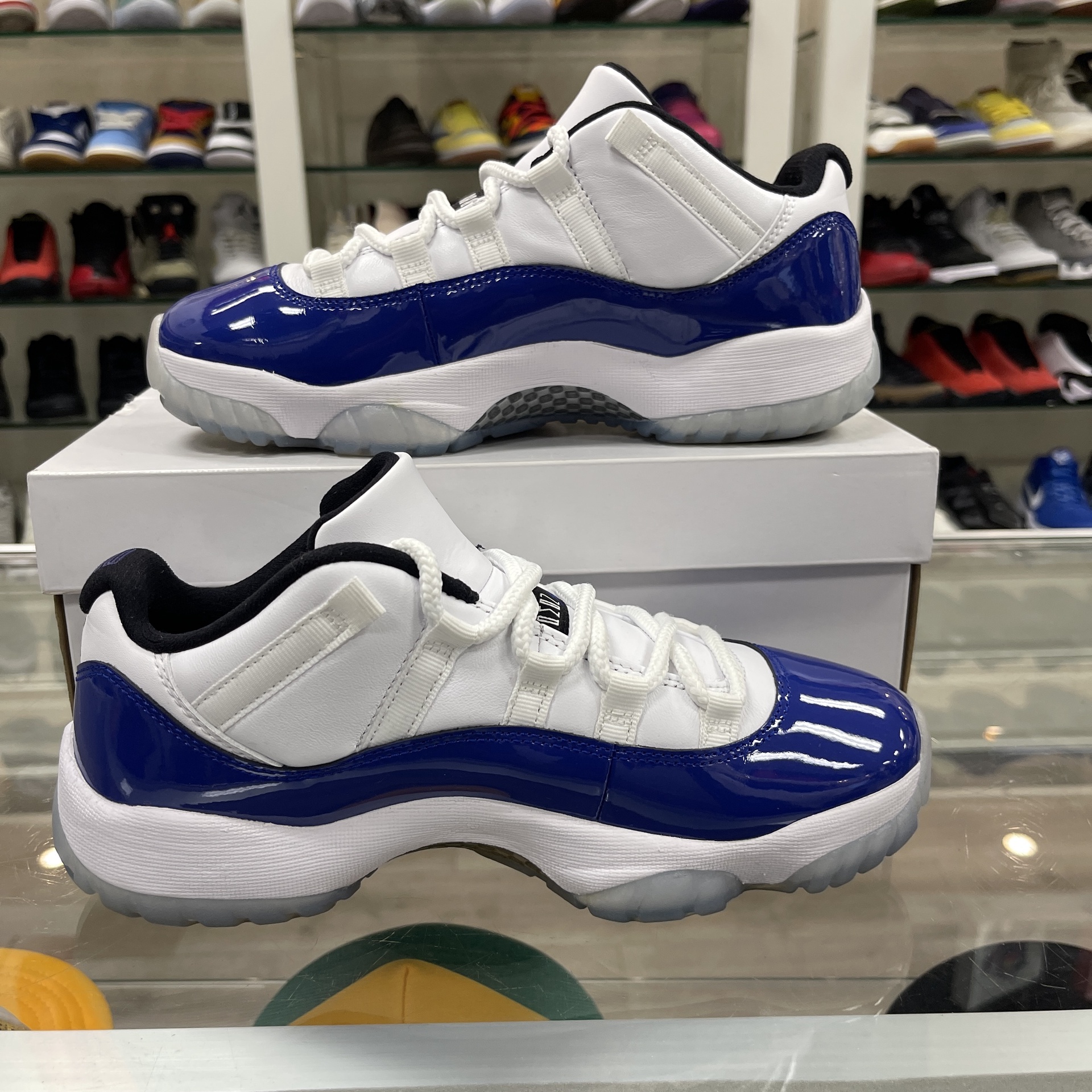 Jordan 11 Retro Low White Concord (W) - Pre-Owned 2
