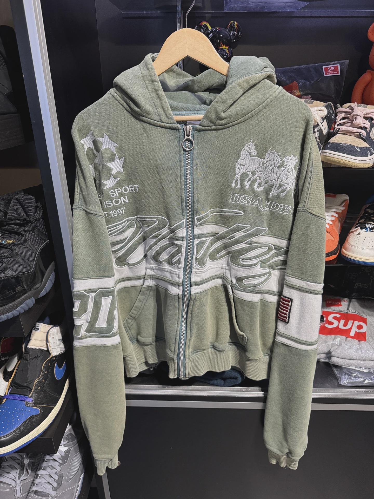 Vale Forever Valley Green Zip Up size XL • Pre-Owned [8013]