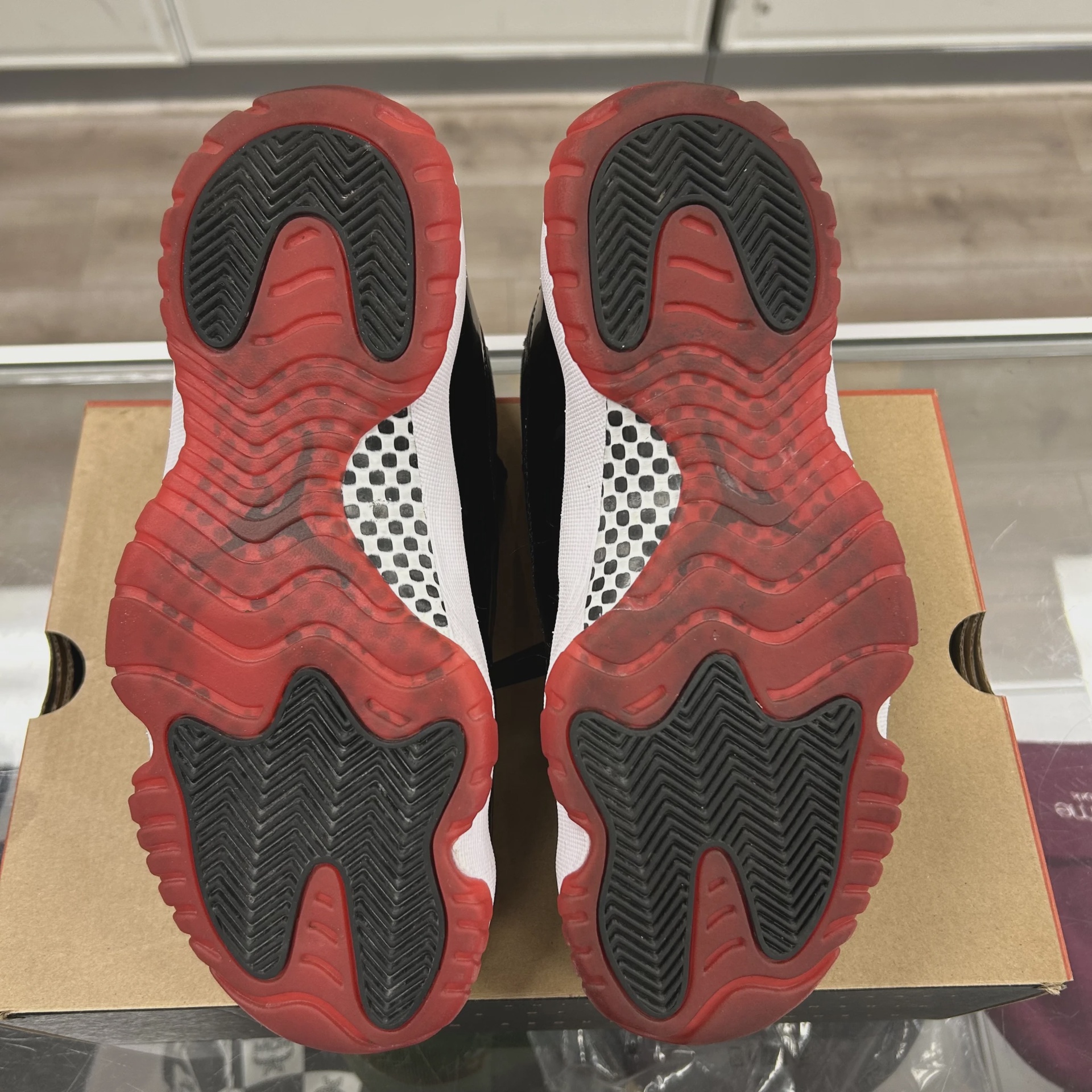 Jordan 11 Retro Playoffs Bred (2019) • Pre-Owned [4949] 6