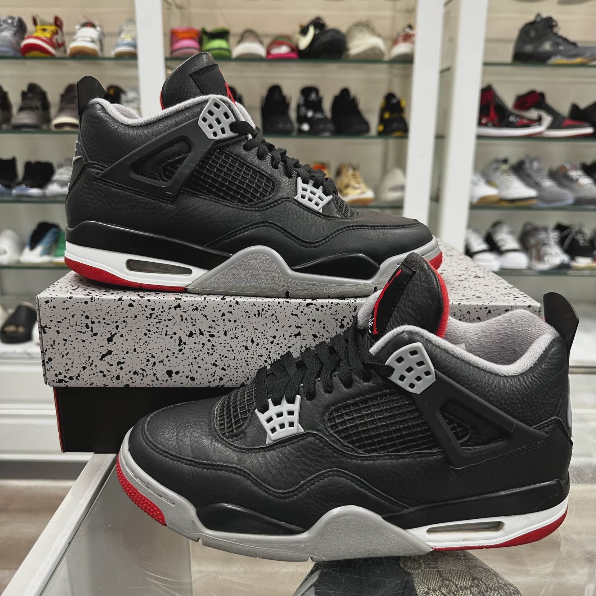 Air Jordan 4 Retro Black Red Reimagined • Pre-Owned [9881] - photo 1