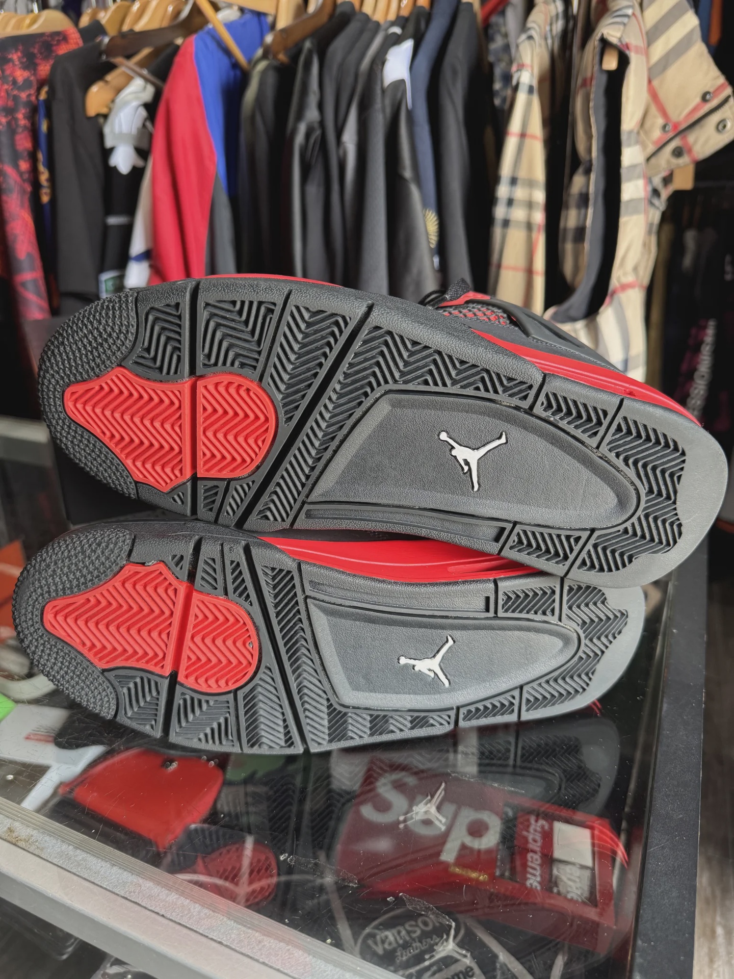 Air Jordan 4 Retro Red Thunder • Pre-Owned [8690] - photo 4