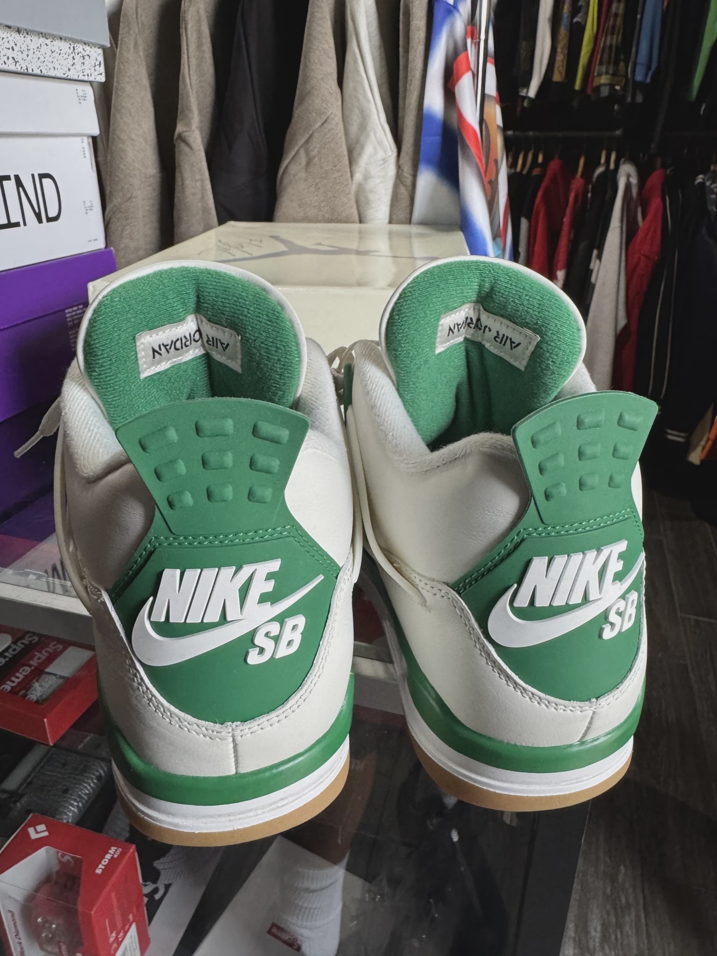 Air Jordan 4 Retro SB Pine Green • Pre-Owned [8437] 3