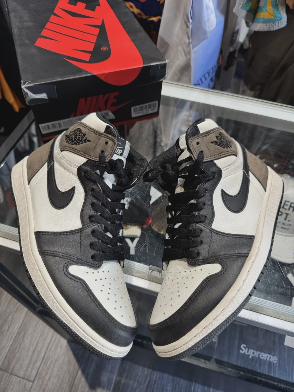 Jordan Air Jordan 1 Retro High Dark Mocha - Size US M 9