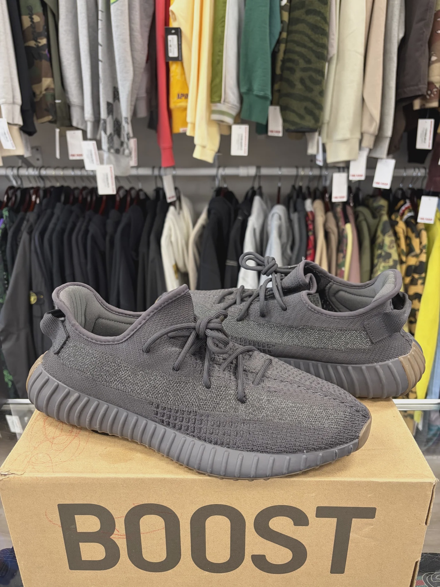adidas Yeezy Boost 350 V2 Cinder Reflective • Pre-Owned [2690] - photo 1