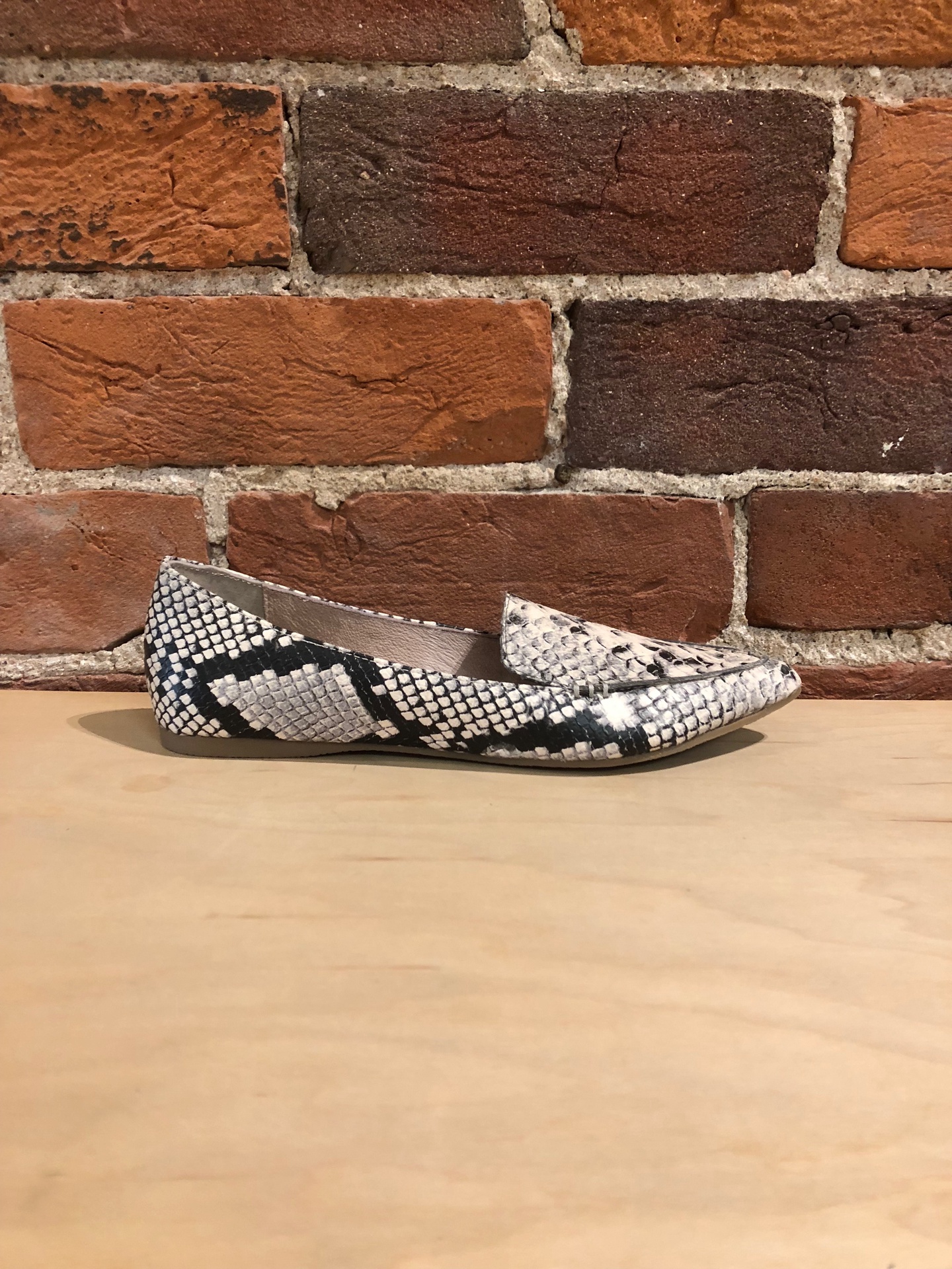 steve madden feather loafer snakeskin