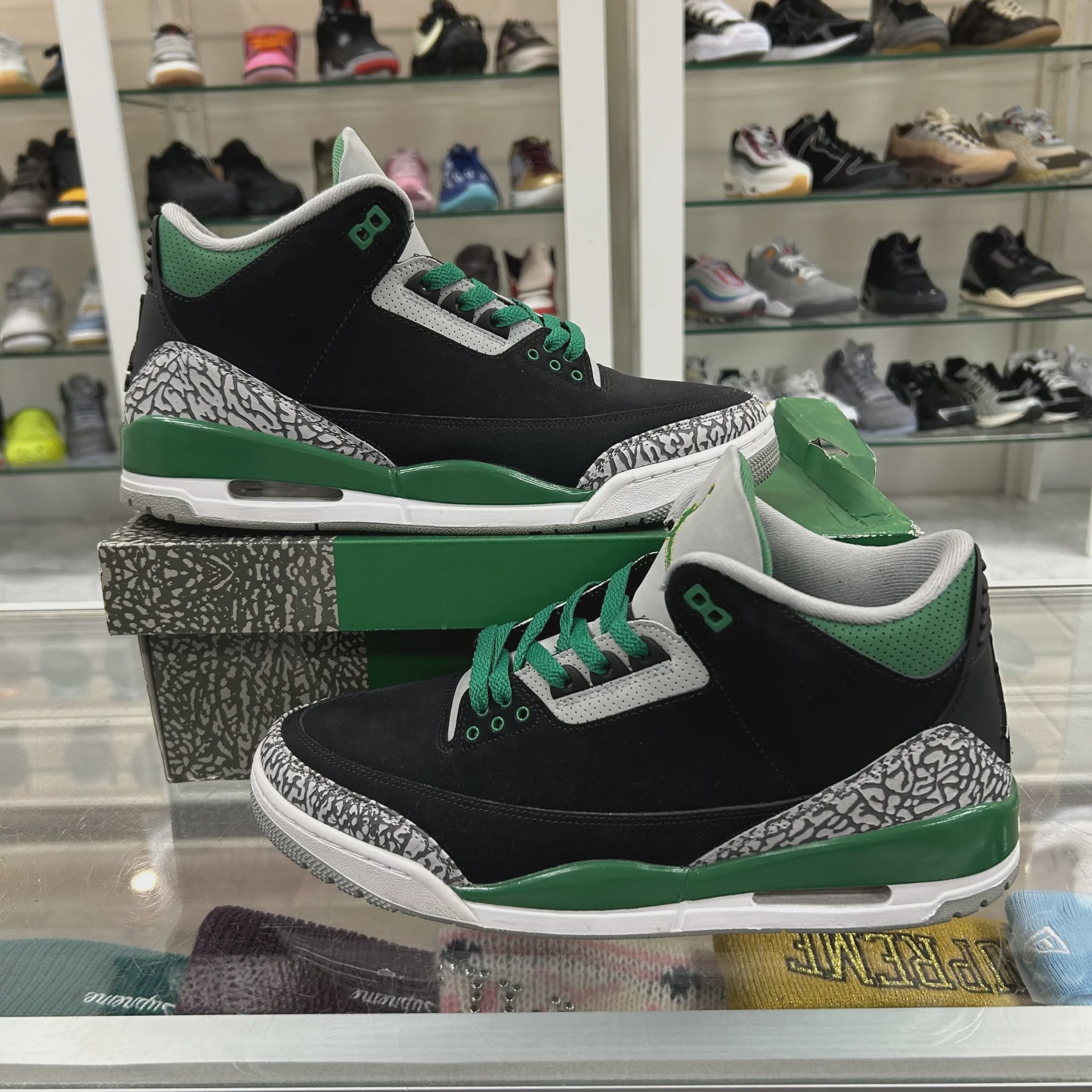 Air Jordan 3 Retro Pine Green • Pre-Owned [1978] - photo 1