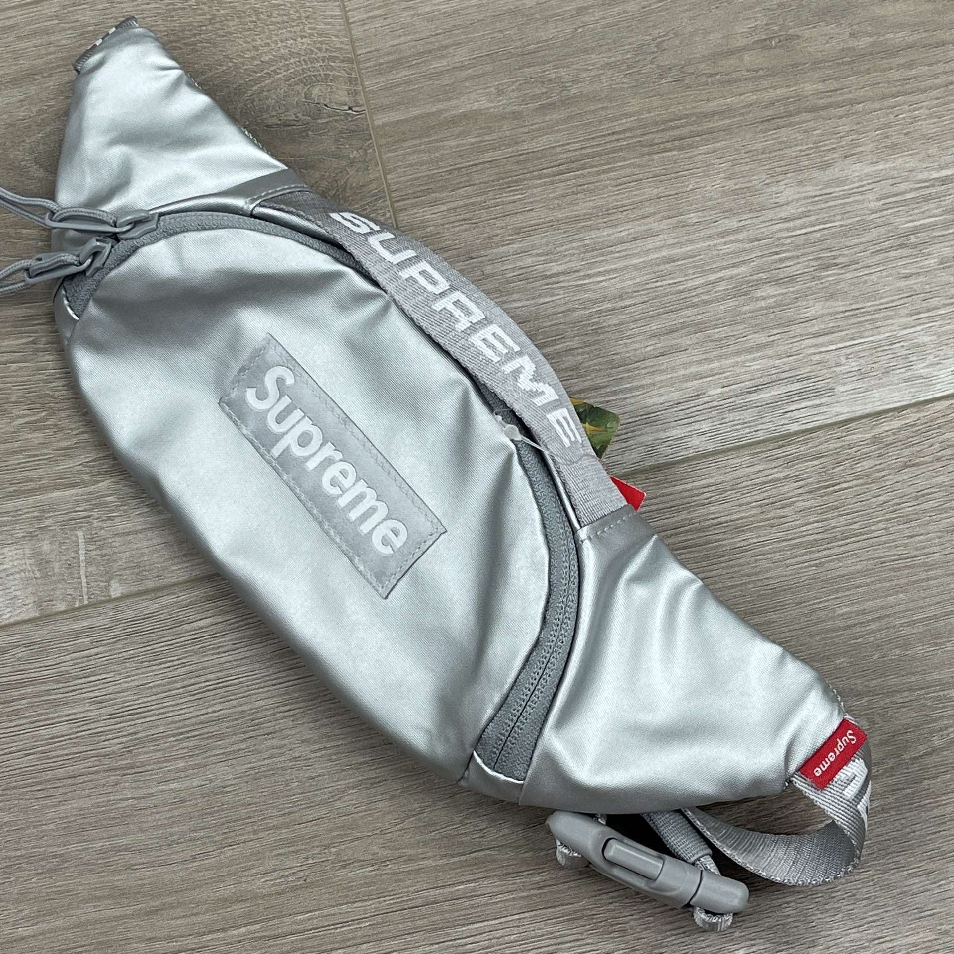 Supreme Small Waist Bag FW22 Silver NEW! 3