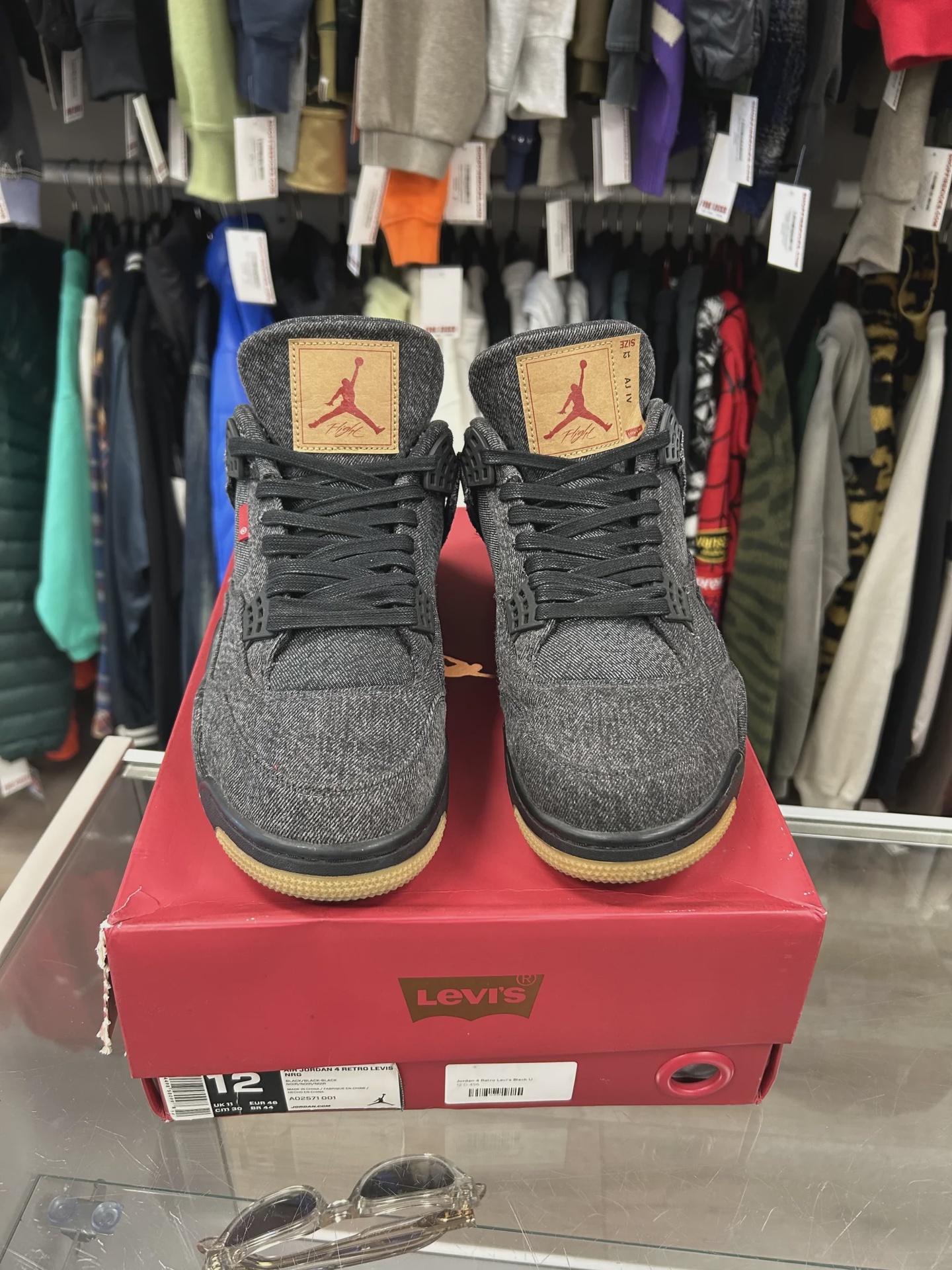Air Jordan 4 Retro Levi's Black (Levi's Tag) • Pre-Owned [5917] - photo 6