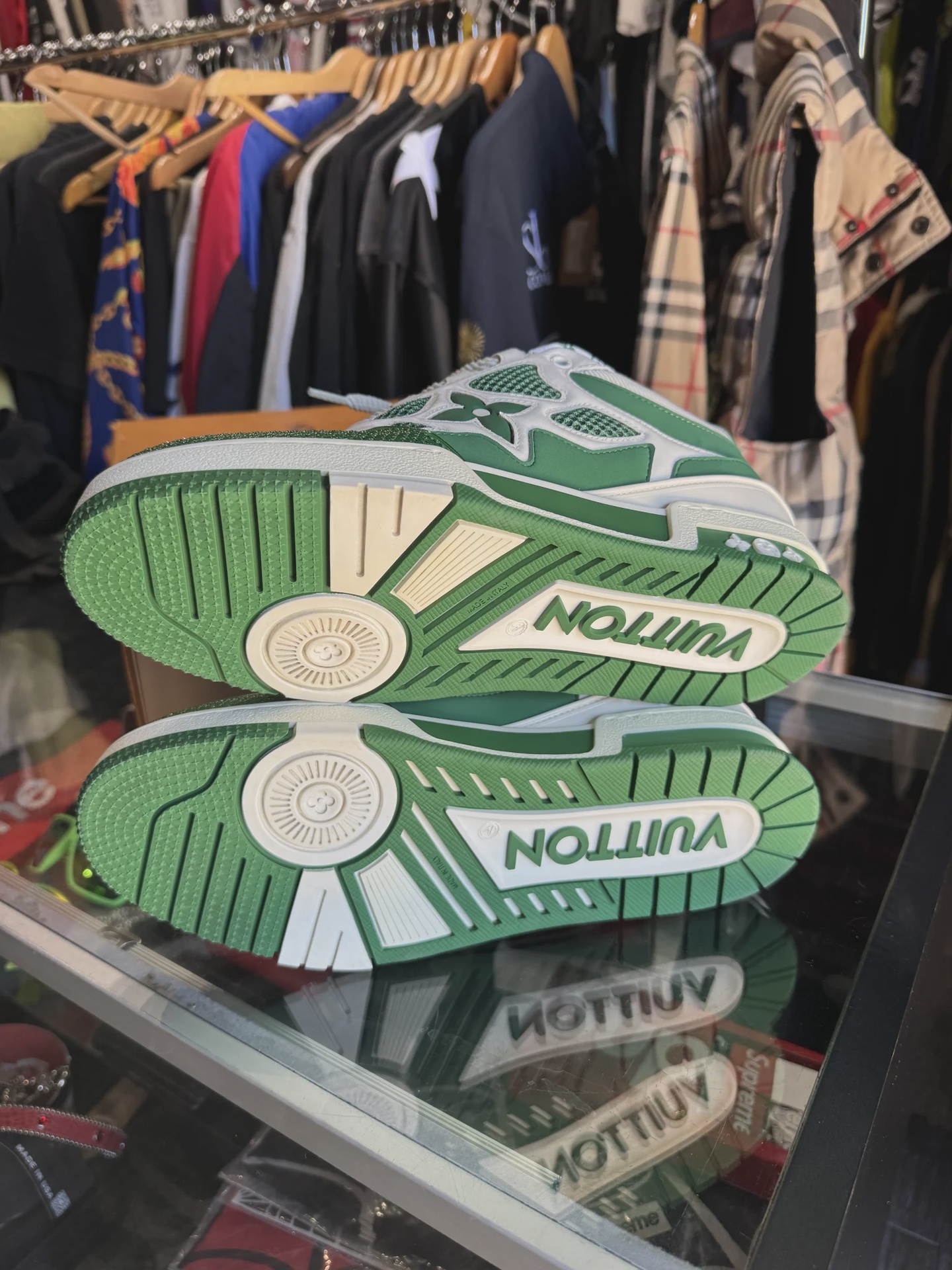 Louis Vuitton Green Skates • Pre-Owned [1947] - photo 3