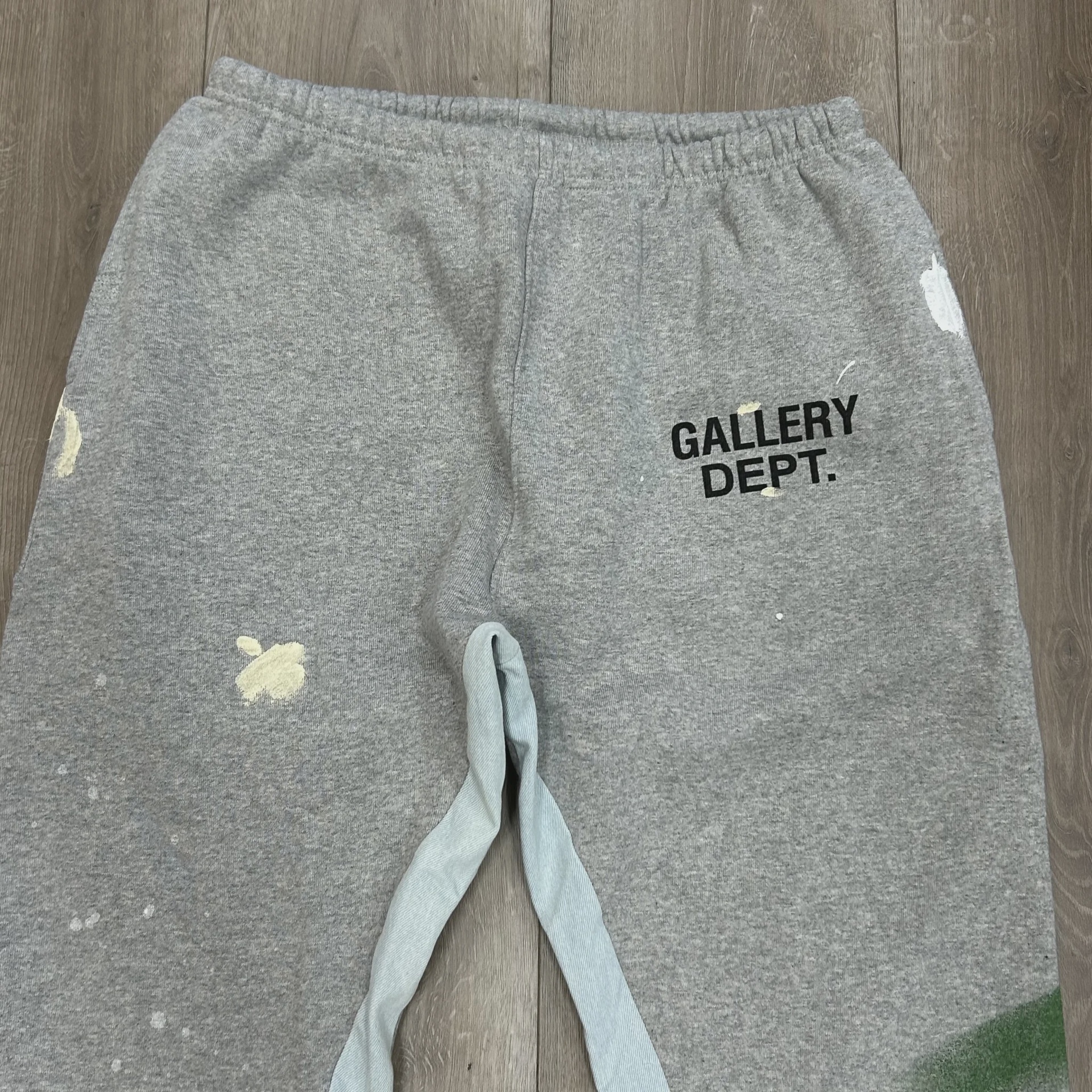 Gallery Dept. Painted Logo Flare Sweatpants in Heather Grey • Pre-Owned [1358] - photo 2