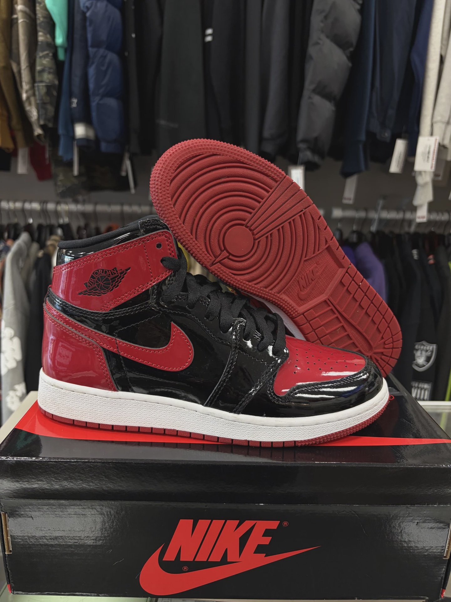 Air Jordan 1 Retro High Original Patent Black Red (Grade School) • Pre-Owned [4634]