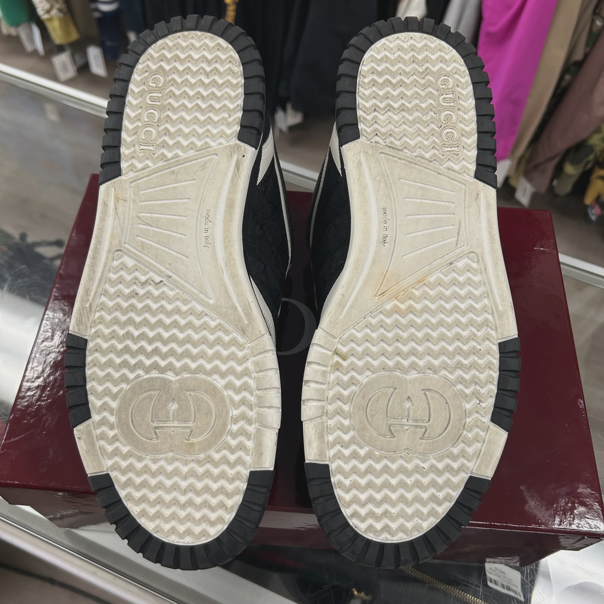 Gucci Low Top Black • Pre-Owned [5196] - photo 4