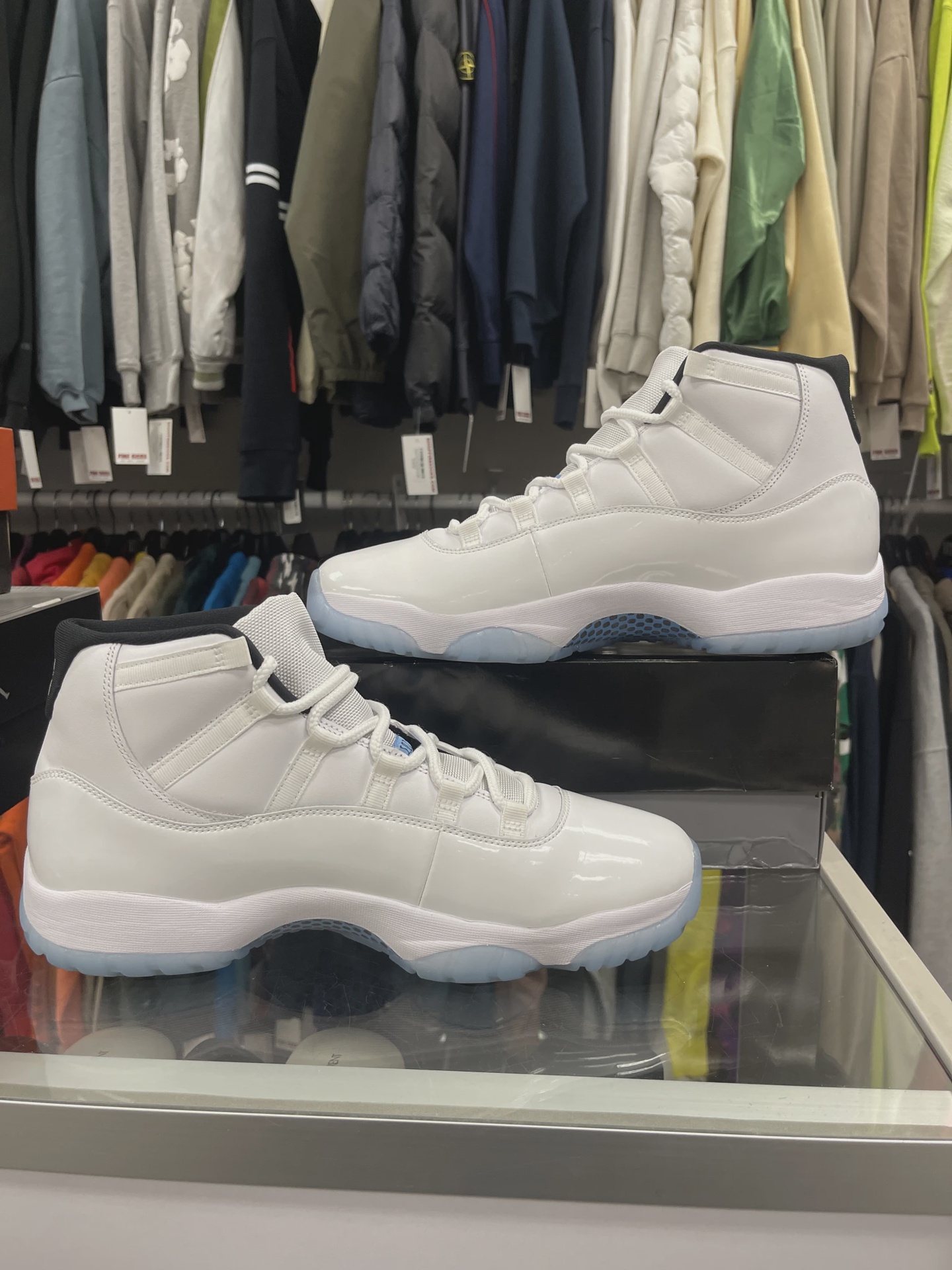 Jordan 11 Retro Legend Blue (2024) • Pre-Owned [9763] 2