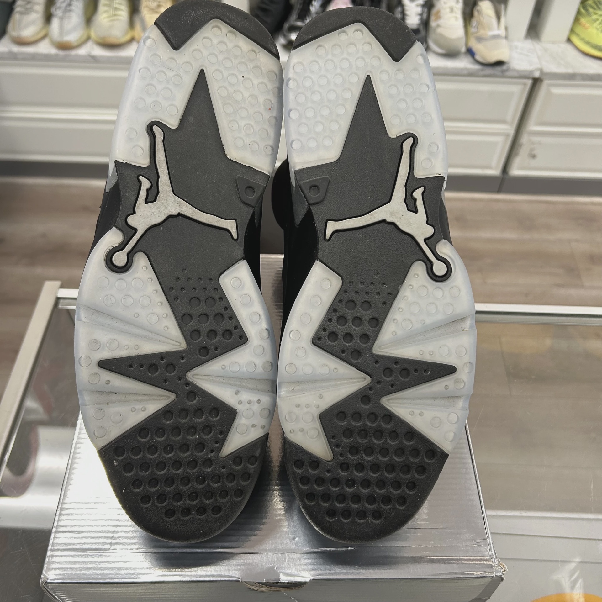 Jordan 6 Retro Chrome • Pre-Owned [8559] 3