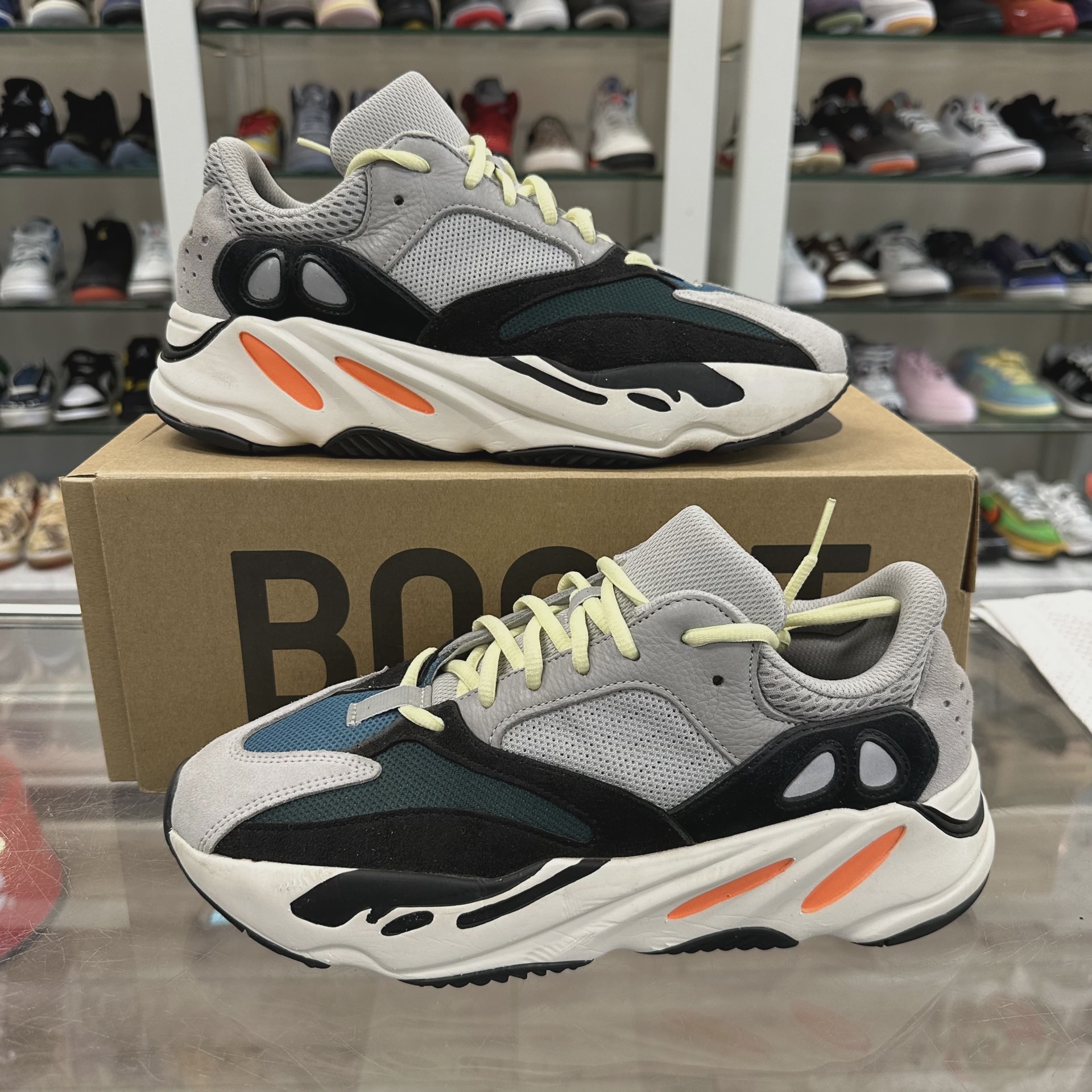 adidas Yeezy Boost 700 Wave Runner • Pre-Owned [3974]