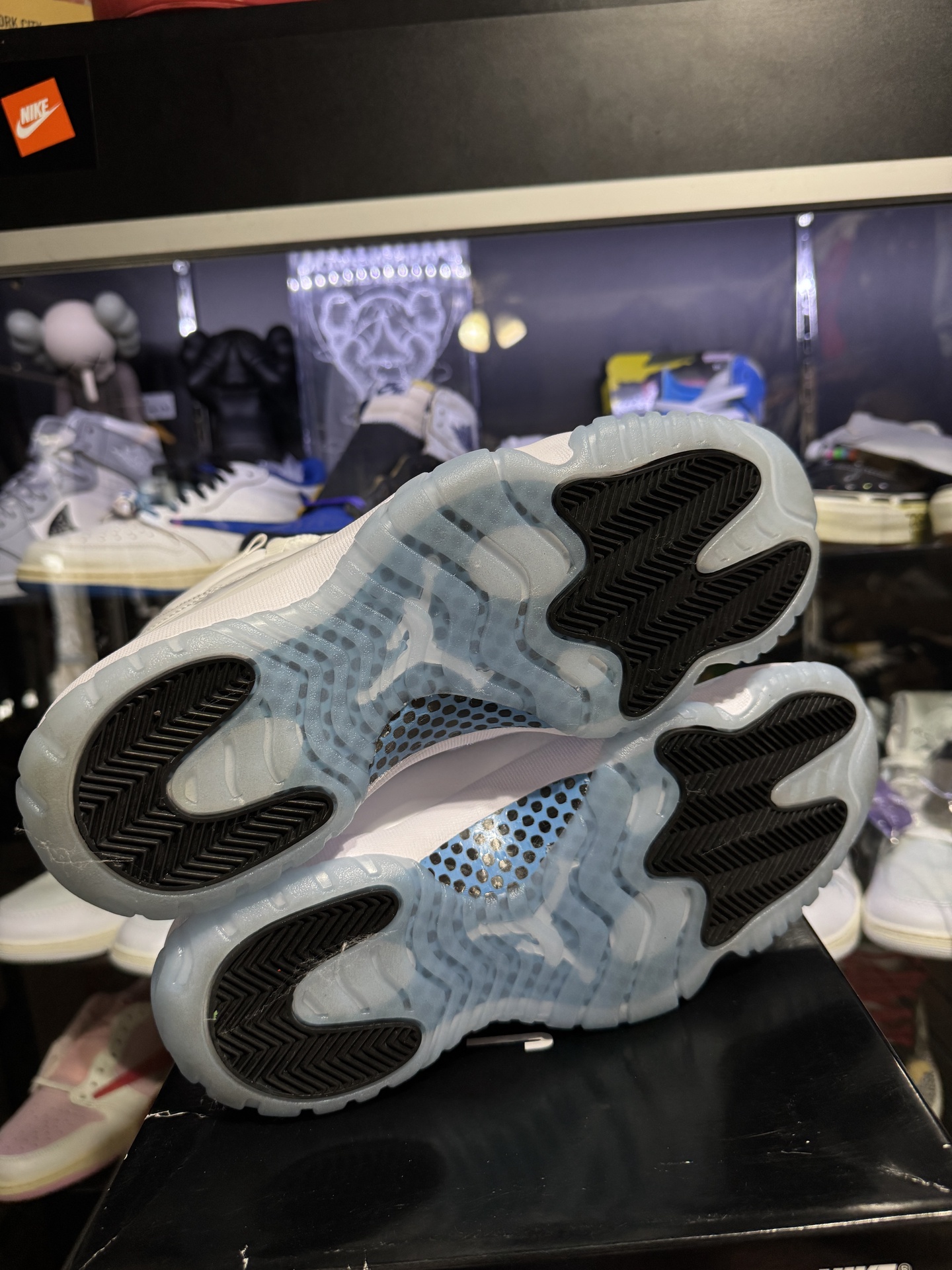 Jordan 11 Retro Legend Blue (2024) • Pre-Owned [3109] - photo 3