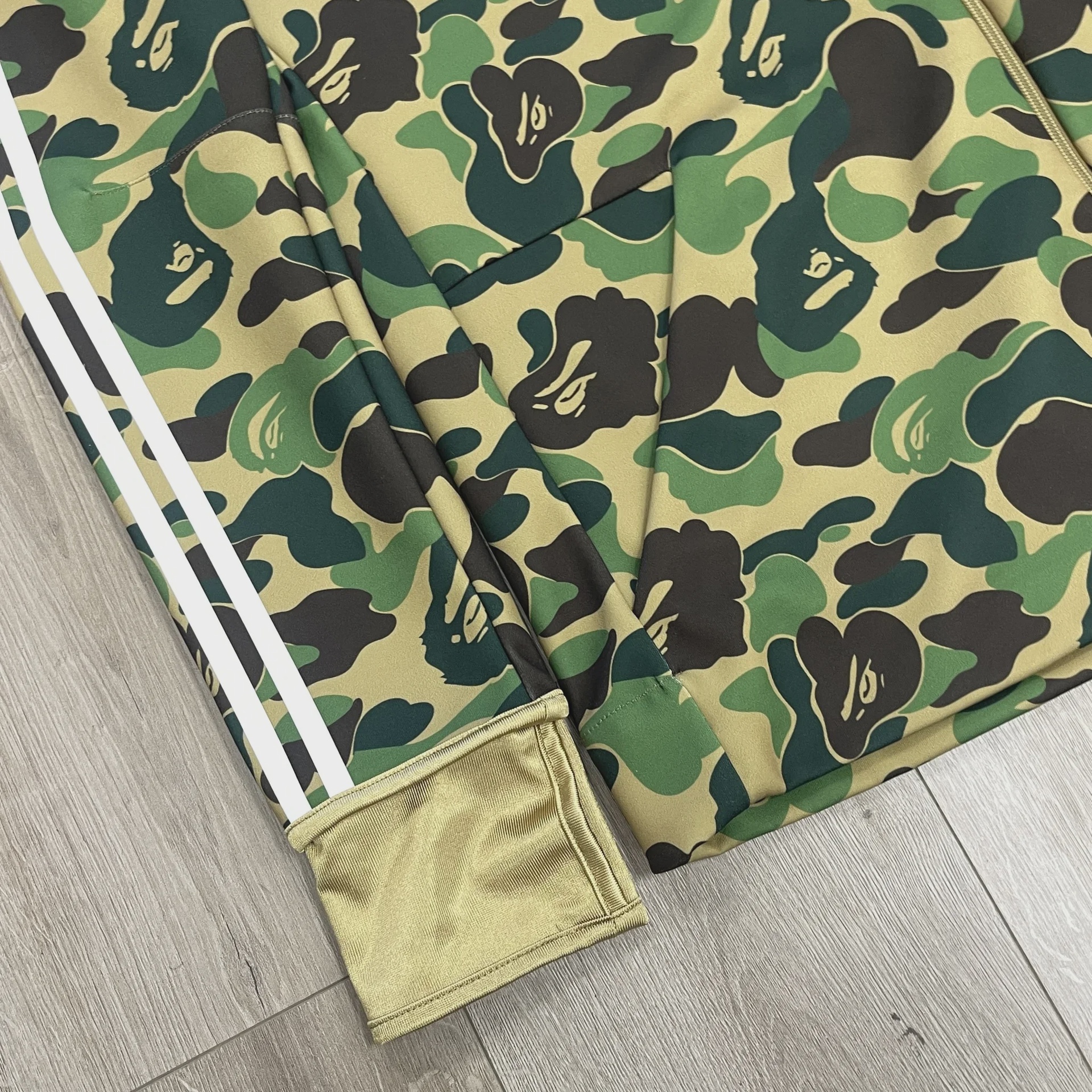 SS19 BAPE x Adidas SB Shark Hoodie Green • Pre-Owned [0643] - photo 3