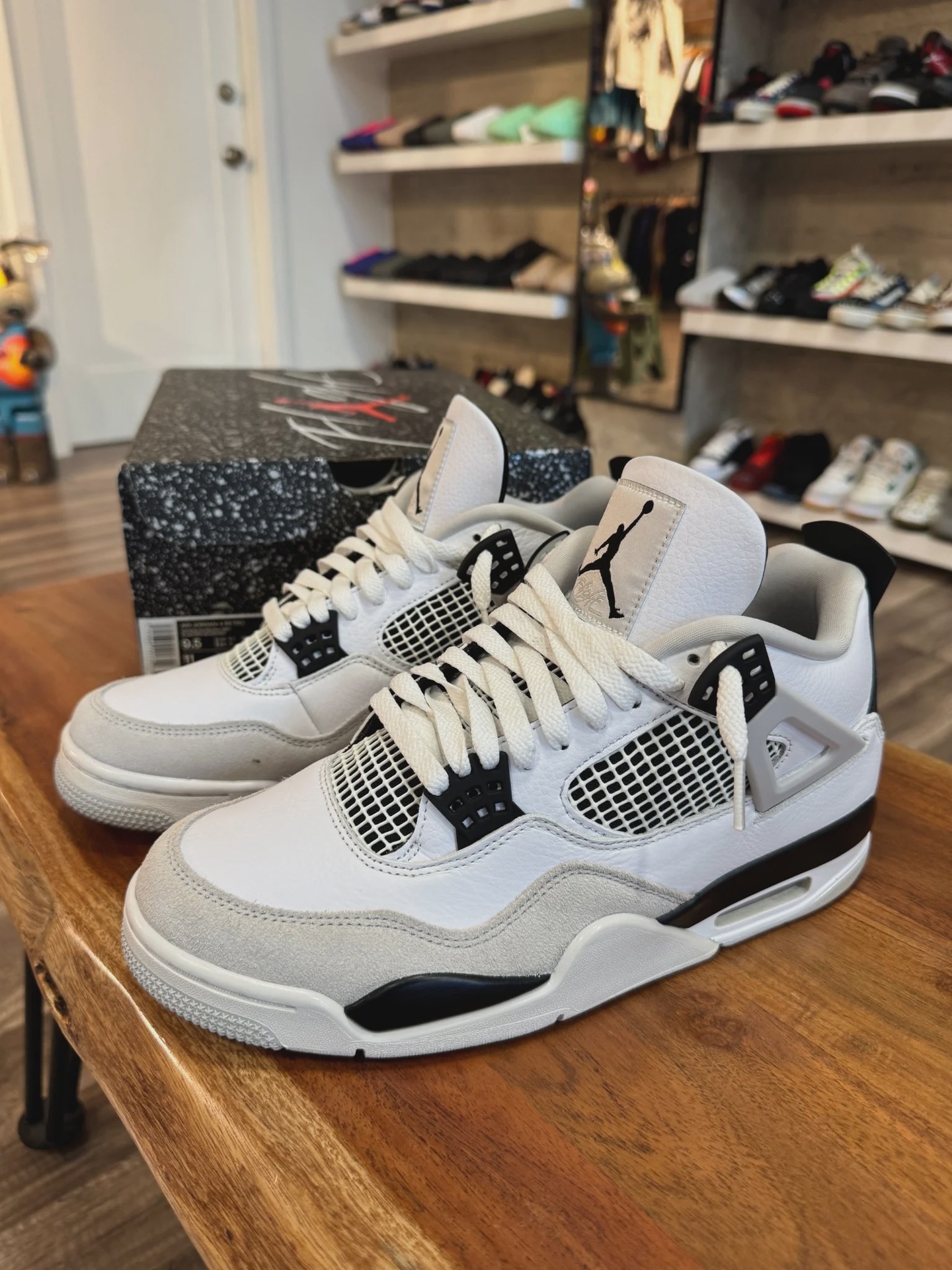 Air Jordan 4 Retro Military Black • Pre-Owned [8363] - photo 2
