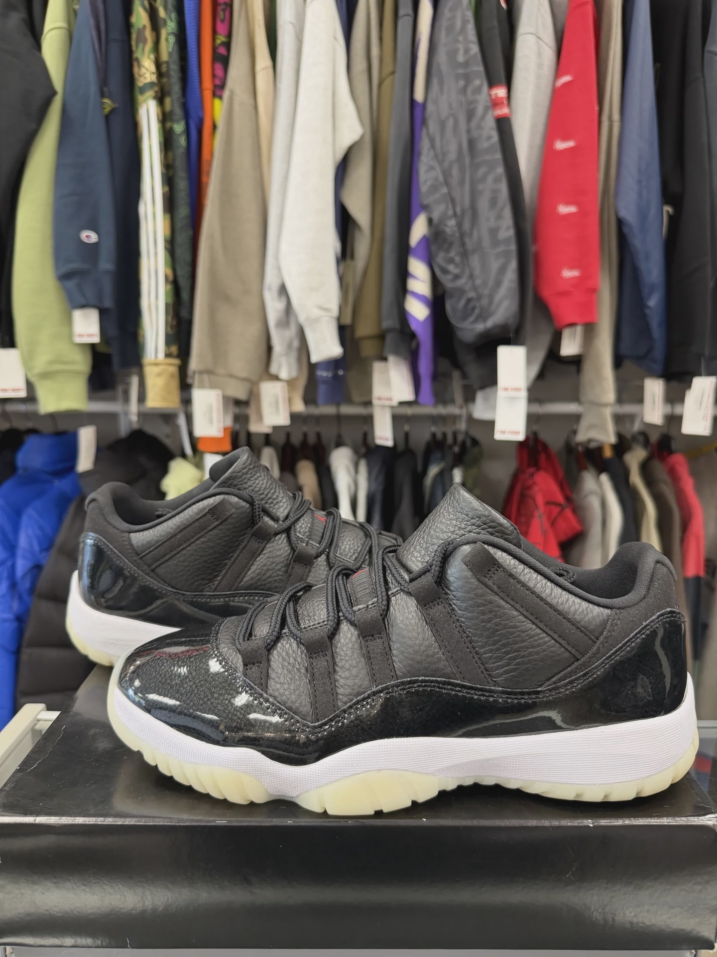 Jordan Air Jordan 11 Retro Low 72-10 - Size US M 11