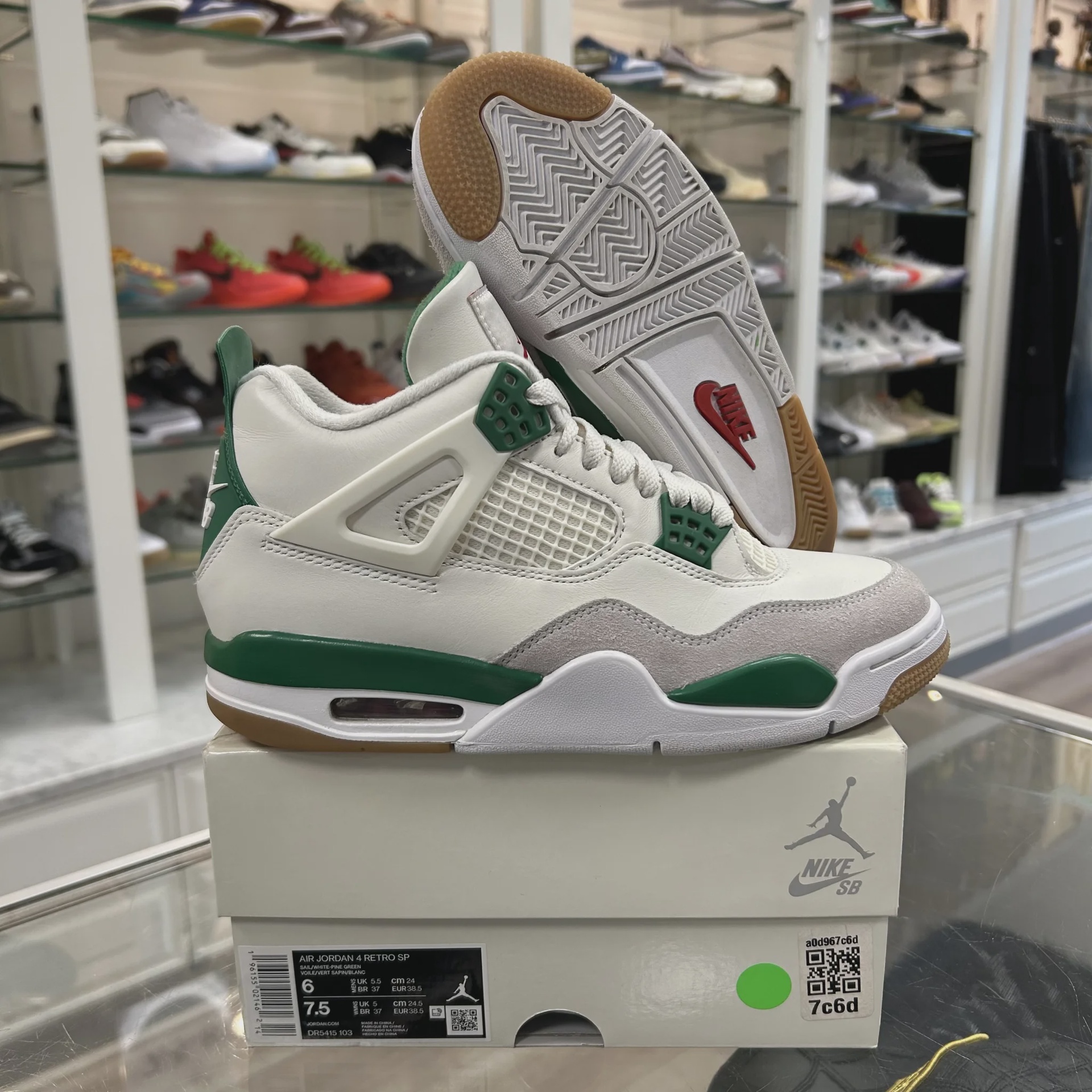 Jordan Air Jordan 4 Retro SB Pine Green - Size US M 6