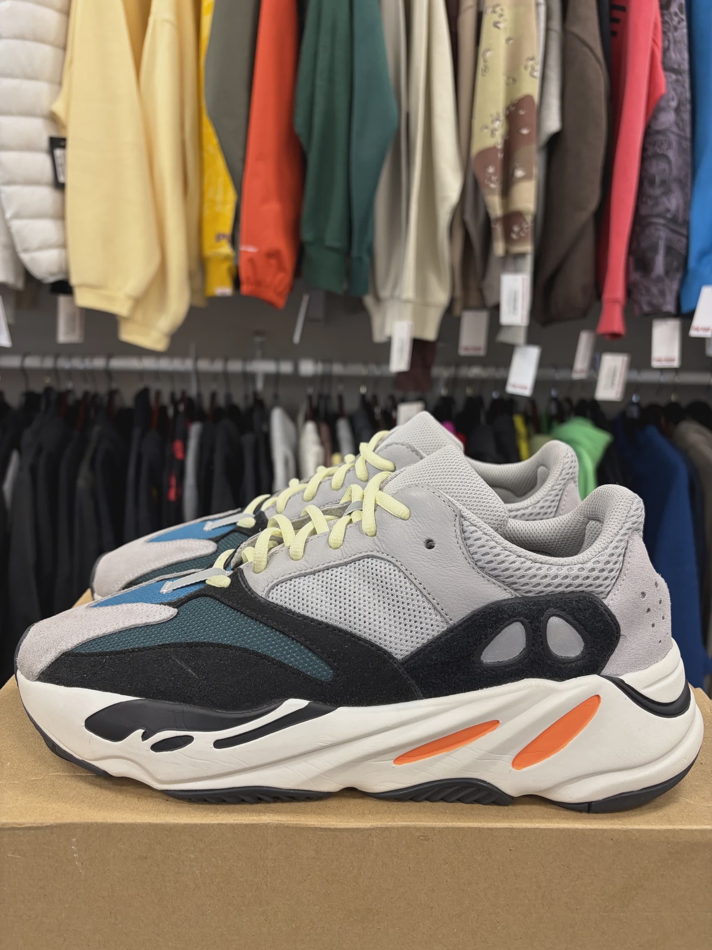 adidas Yeezy Boost 700 Wave Runner • Pre-Owned [5219] - photo 5