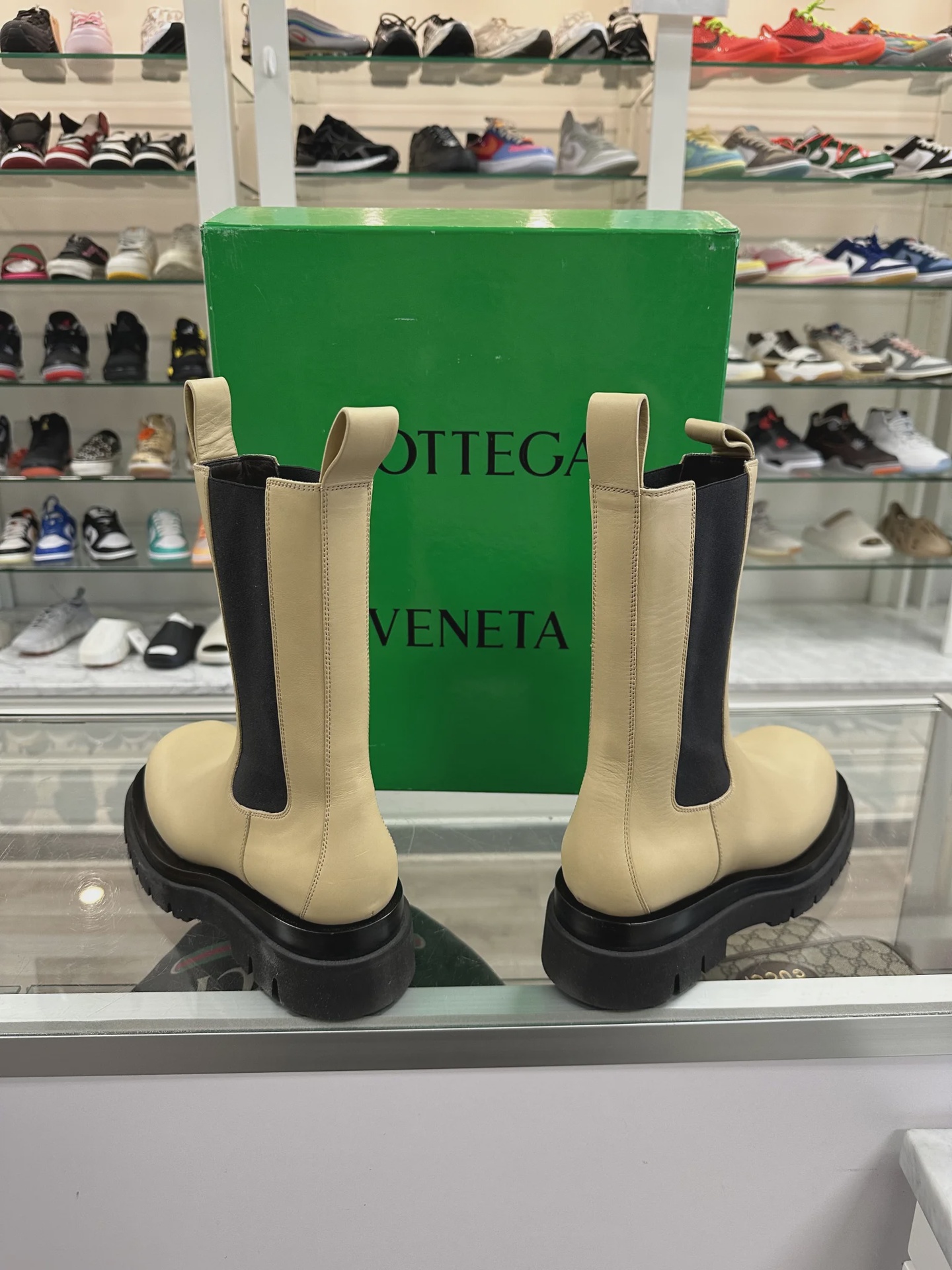 Bottega Veneta Lug Sole Leather Chelsea Boots • Brand New [6763] - photo 4