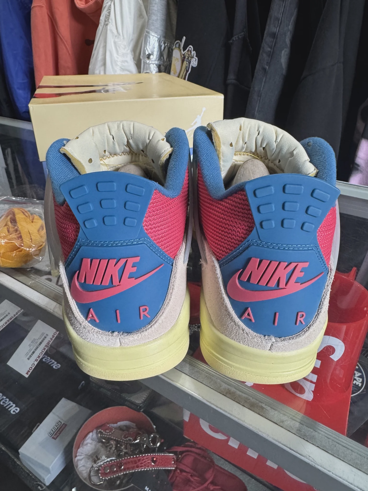 Air Jordan 4 Retro Union Guava Ice • Pre-Owned [5599] - photo 3