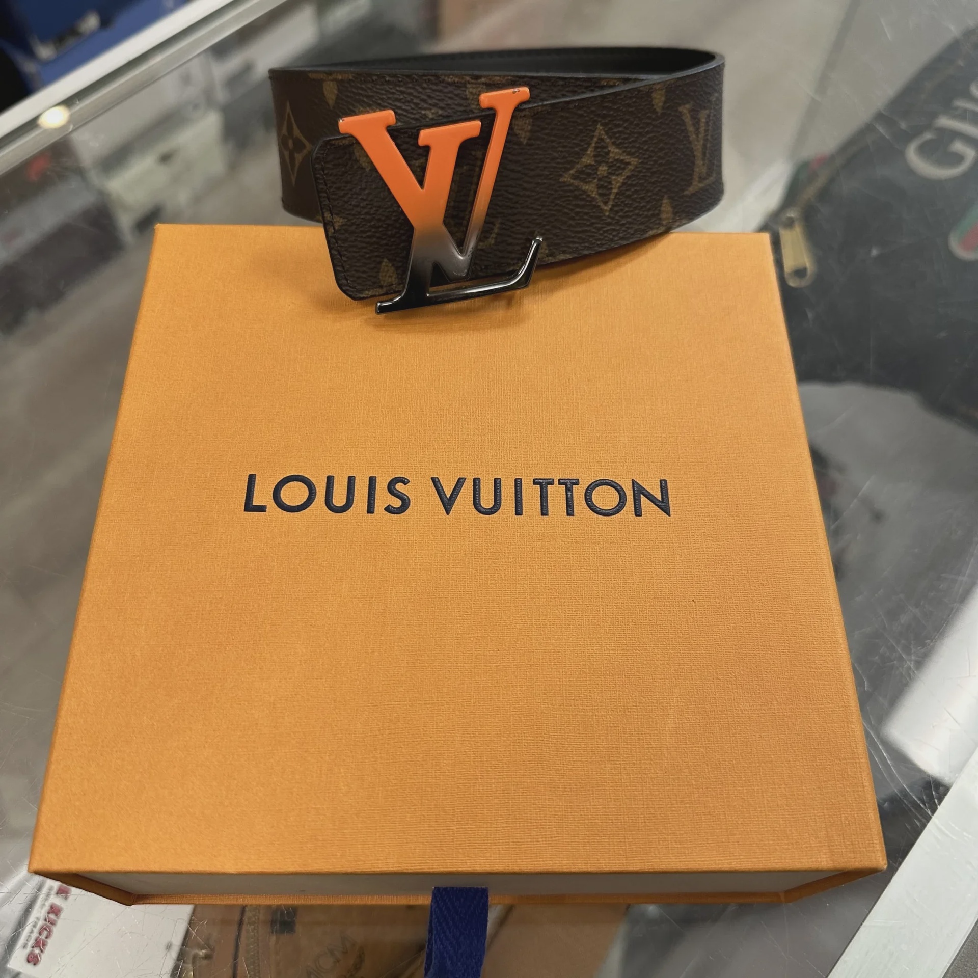 Louis Vuitton Spray LV initials Reversible Monogram Eclipse Belt size 95/38 (fits 30-32) - Size 30