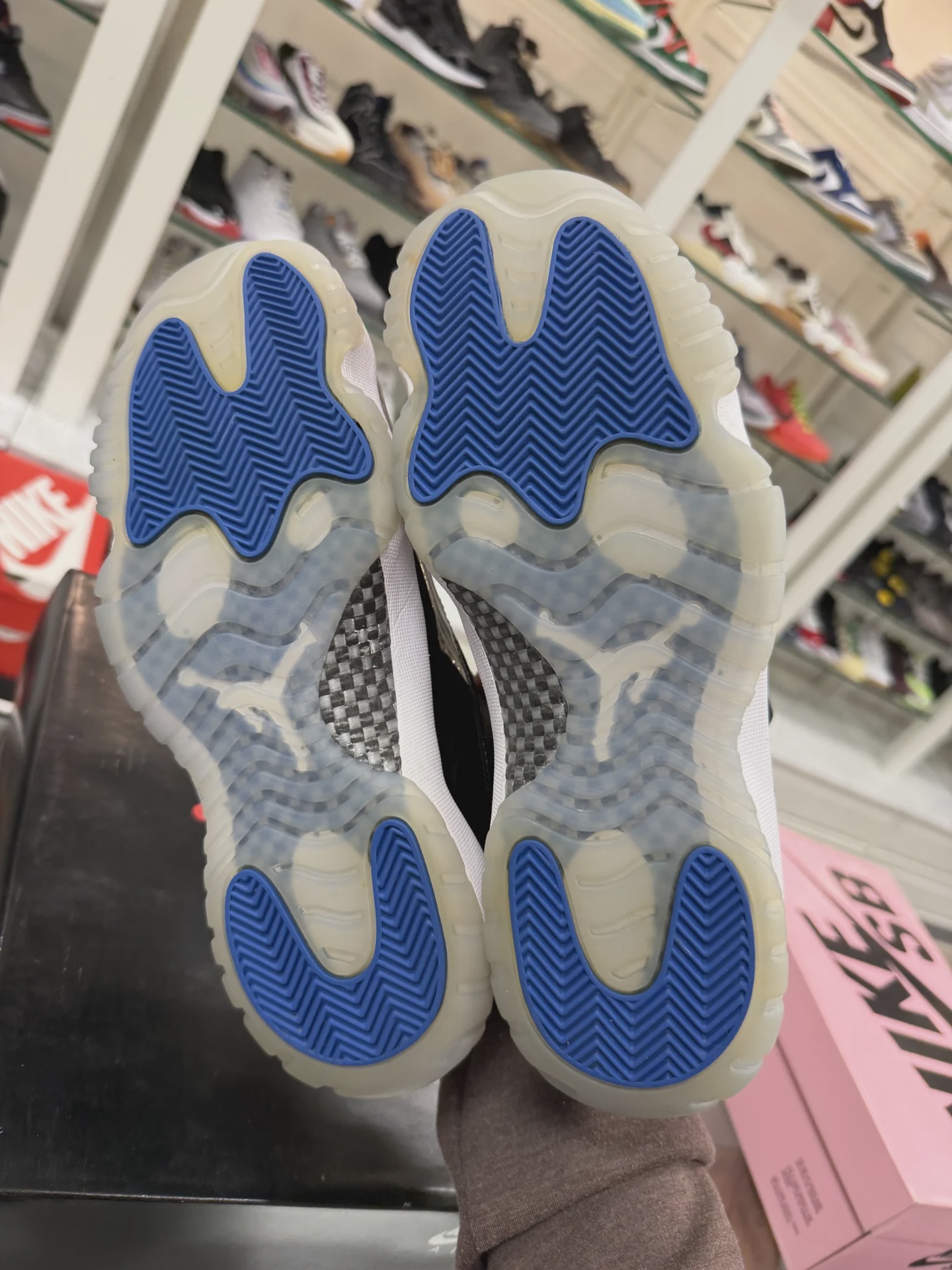 Air Jordan 11 Retro Low Space Jam • Pre-Owned [3848] - photo 3