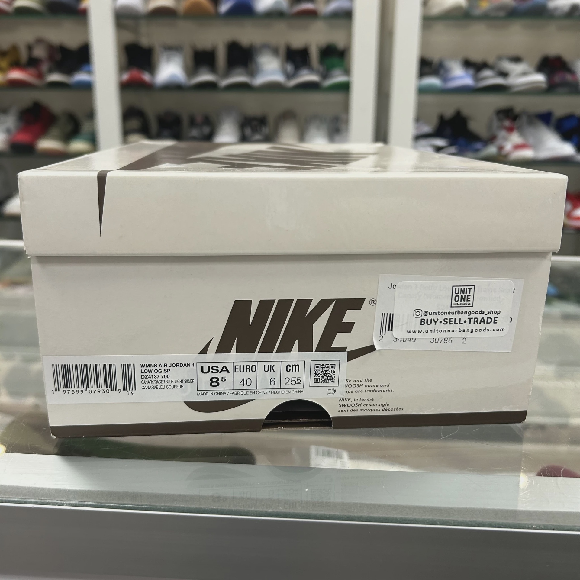 Air Jordan 1 Retro Low Travis Scott Canary (Women's) • Pre-Owned [9278] 3