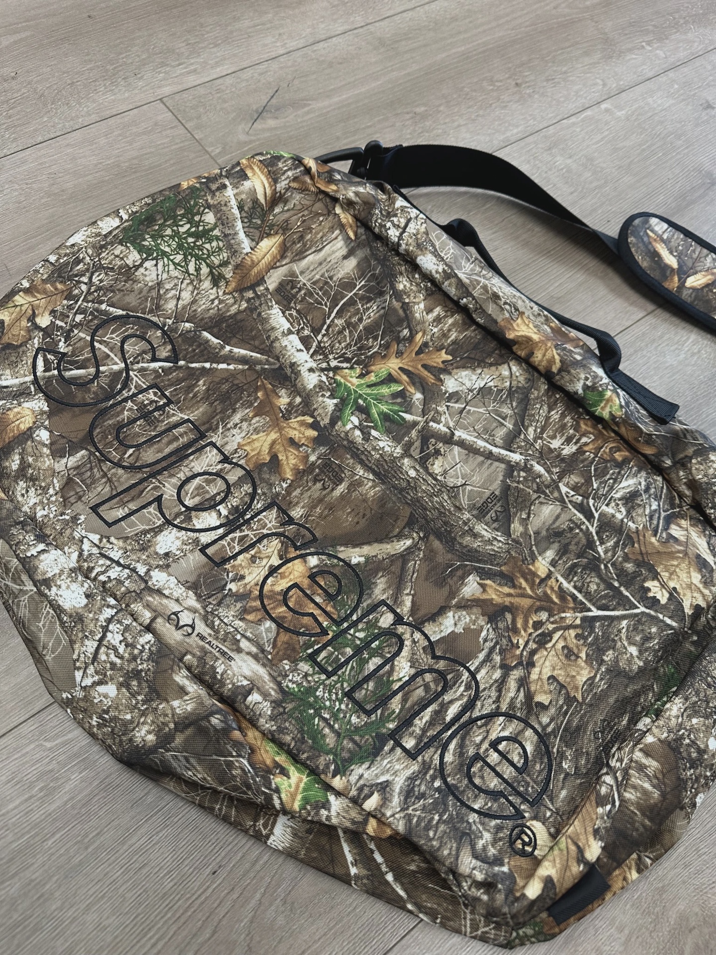 FW19 Supreme Real Tree Camo Box Logo Duffle Bag • Pre-Owned [2457] 3
