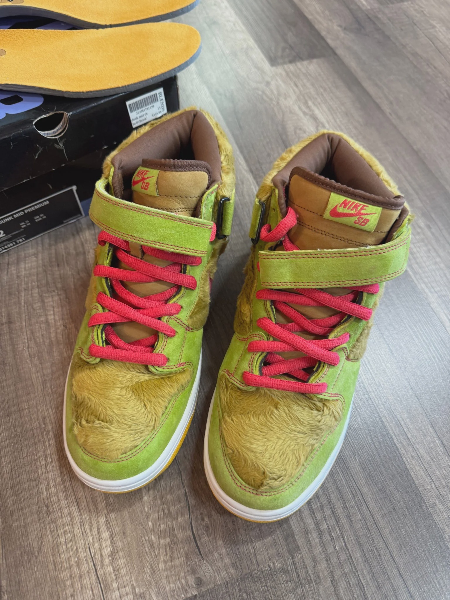 Nike SB Dunk Mid Mama Bear • Pre-Owned [0636] - photo 2