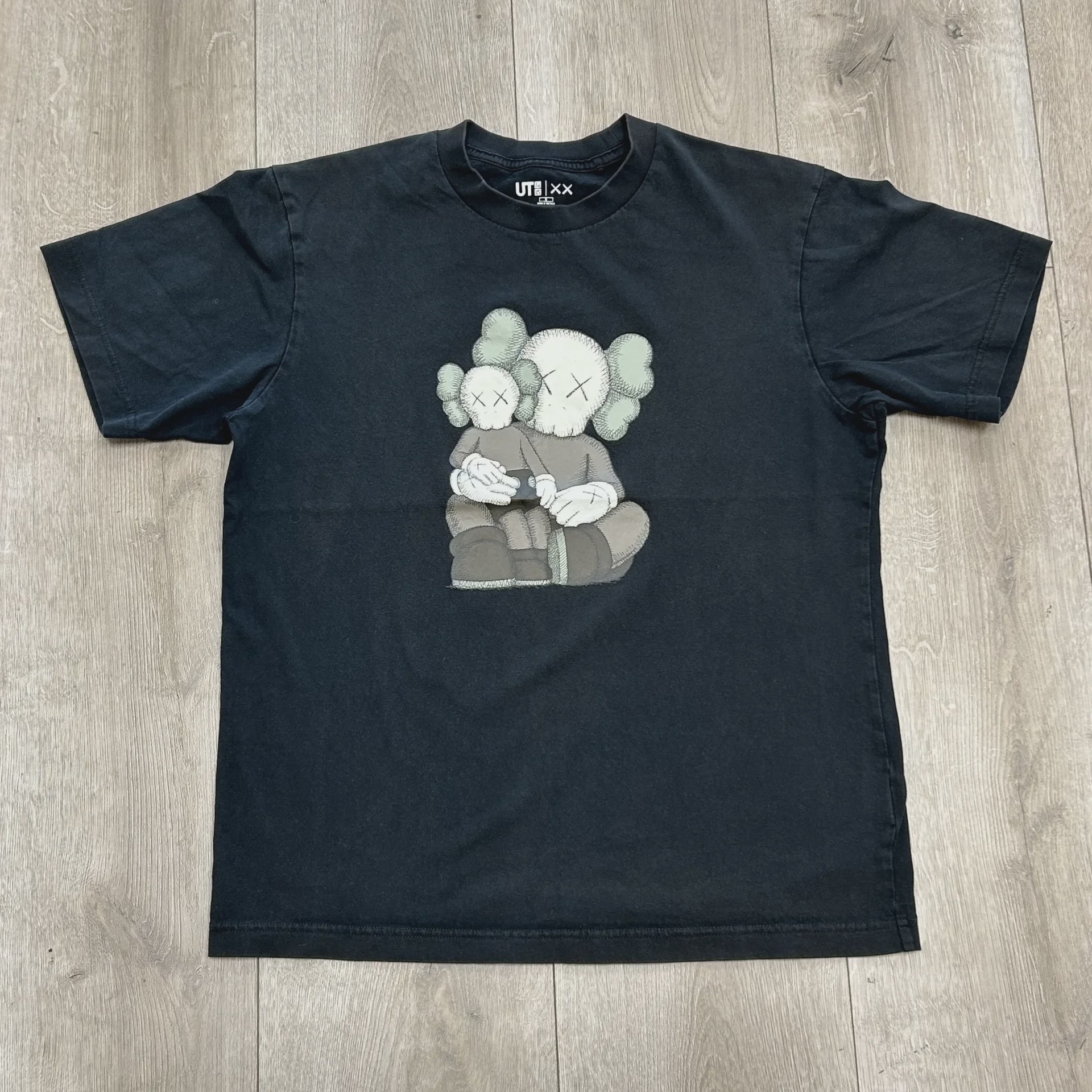 KAWS x Uniqlo UT Short Sleeve Graphic T-shirt Black • Pre-Owned [7505]