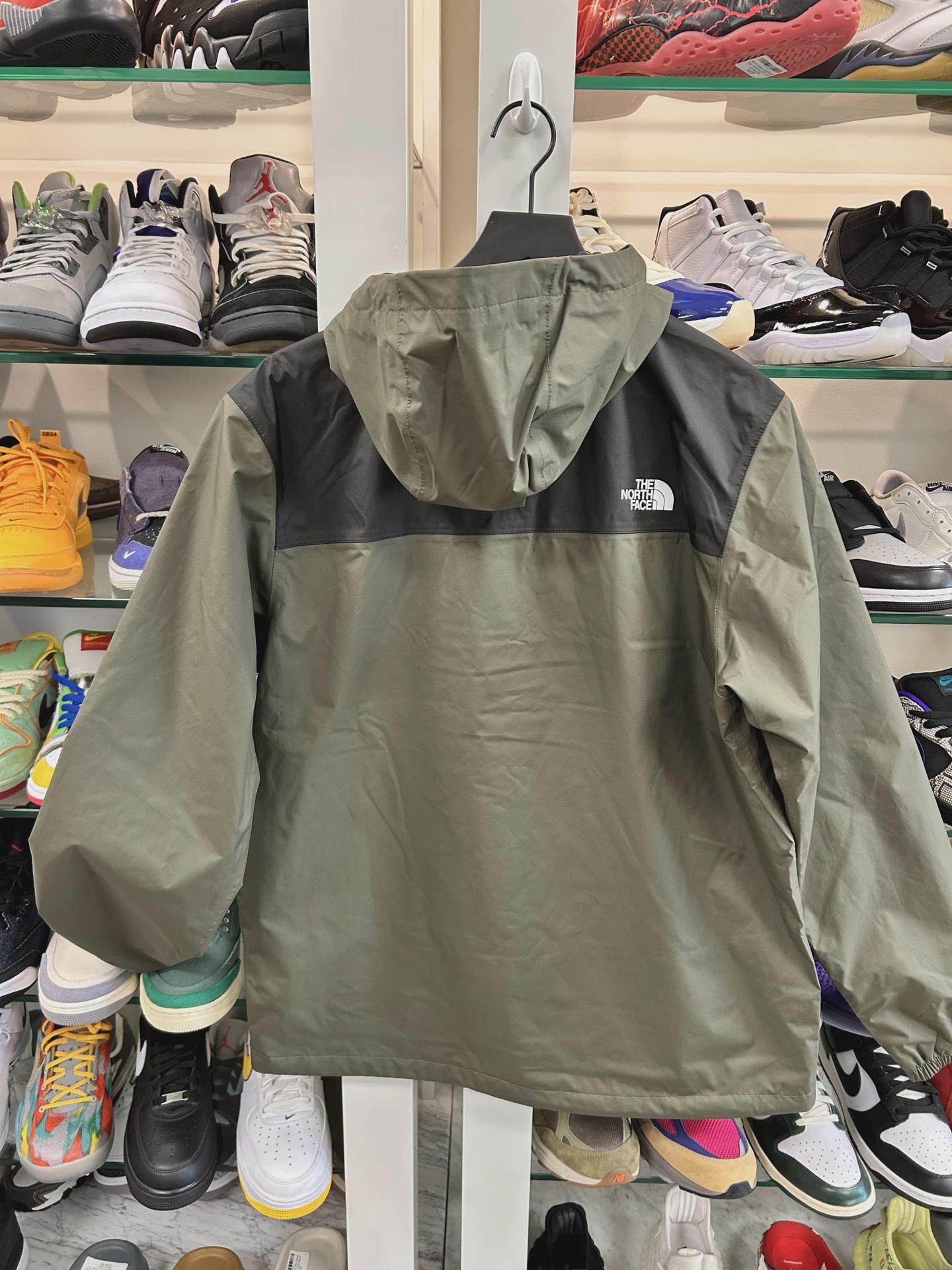 The North Face Antora Jacket Green • Brand New [1243] 3