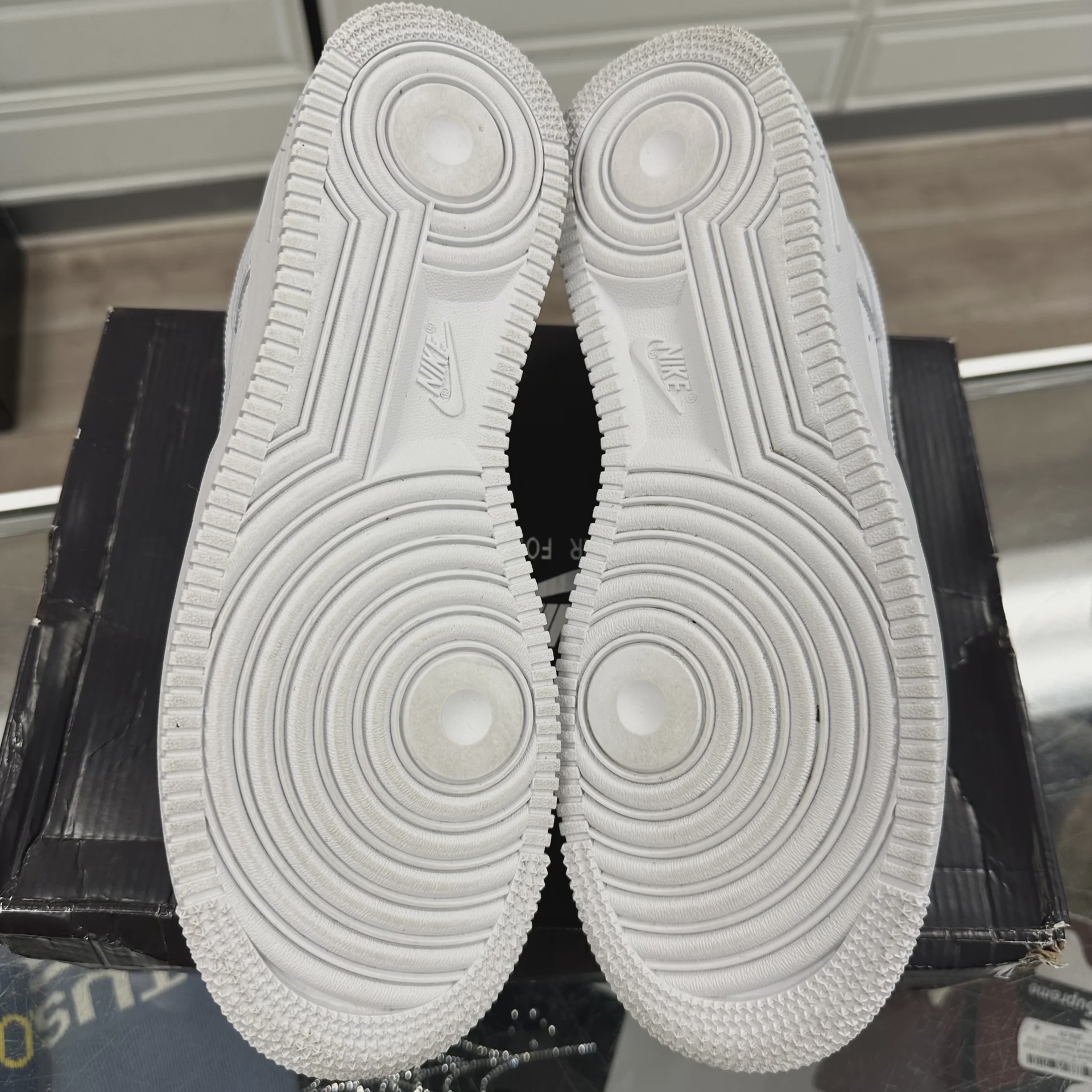 Nike Air Force 1 Low Supreme White • Pre-Owned [1724] - photo 4