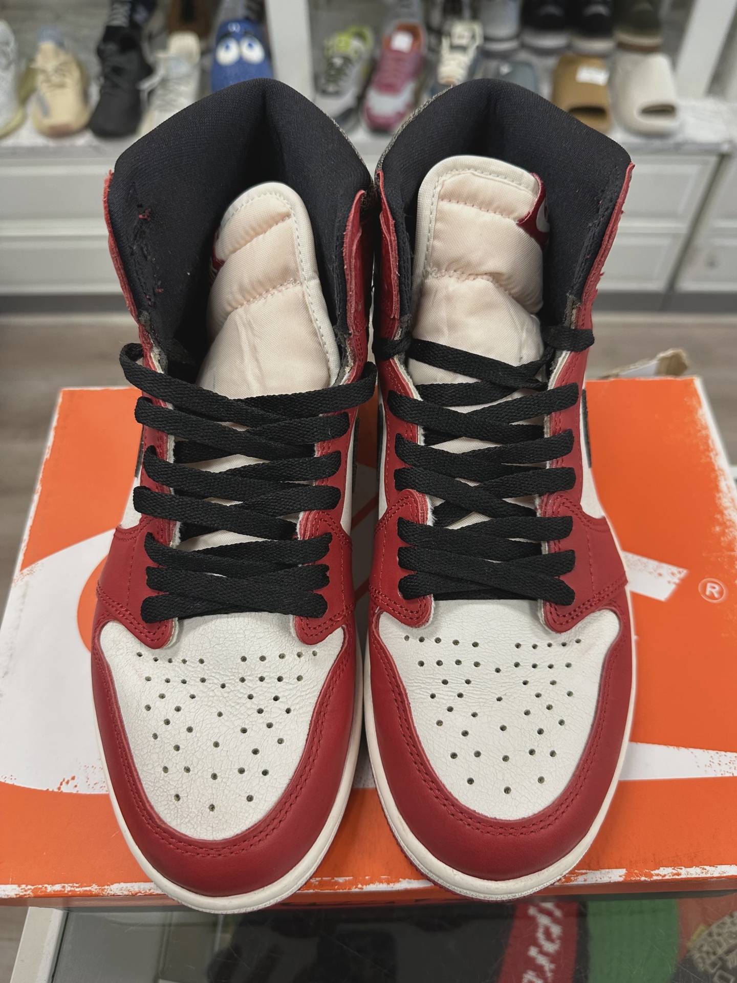 Air Jordan 1 Retro High Original Chicago Lost and Found (Size 8.5) • Pre-Owned [7928] 6